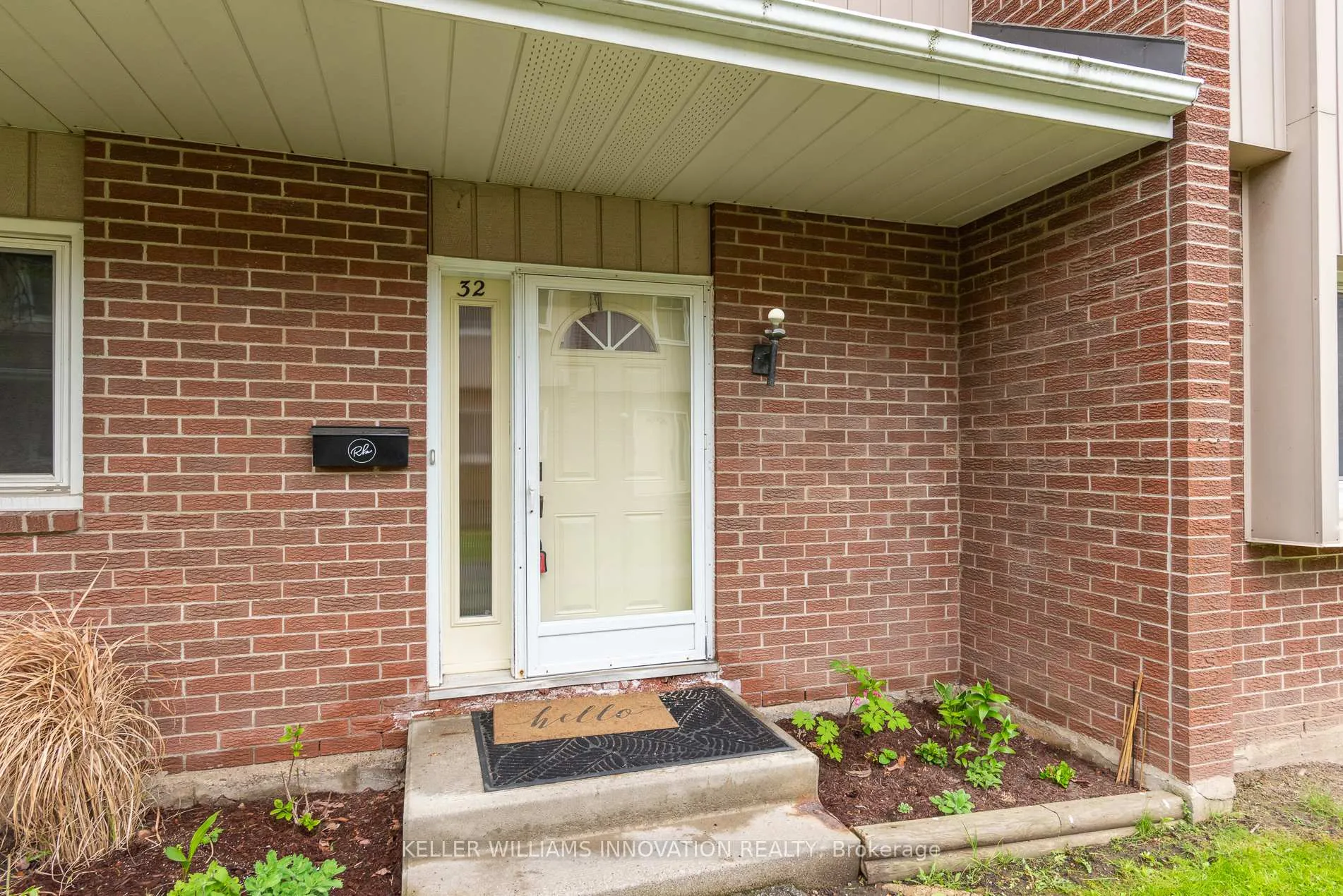 Photo 2 of Unit 32, 121 University Avenue E, Waterloo, Downtown Waterloo — HOMEH