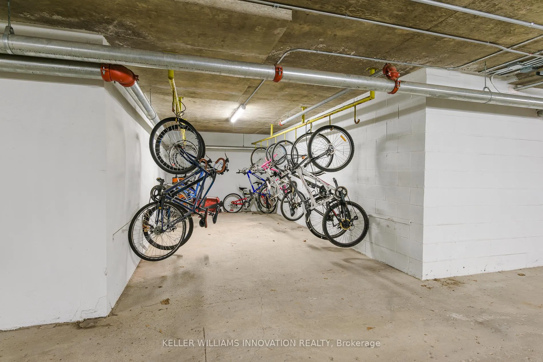 Photo 4 of Unit 32, 121 University Avenue E, Waterloo, Downtown Waterloo — HOMEH