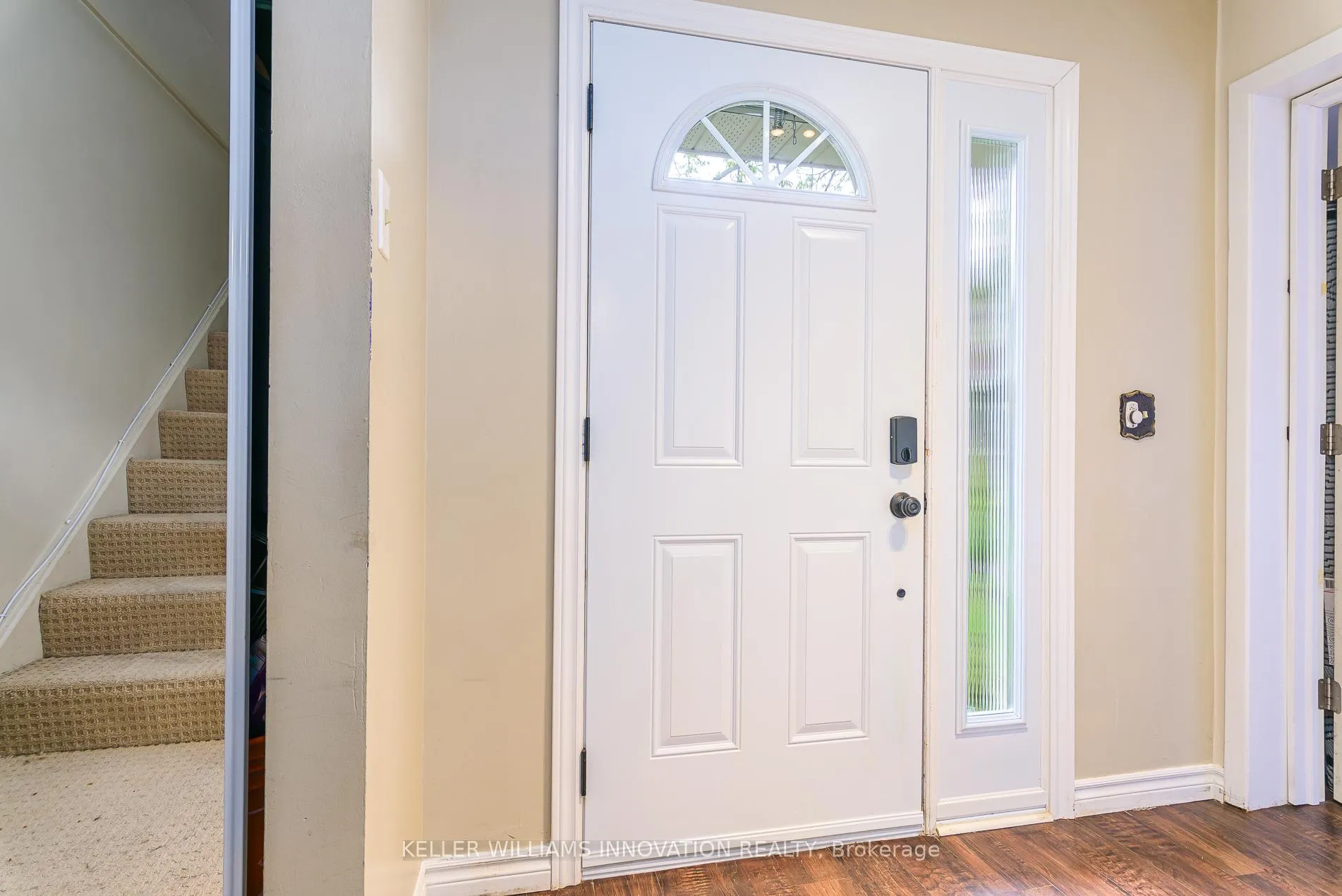 Photo 5 of Unit 32, 121 University Avenue E, Waterloo, Downtown Waterloo — HOMEH