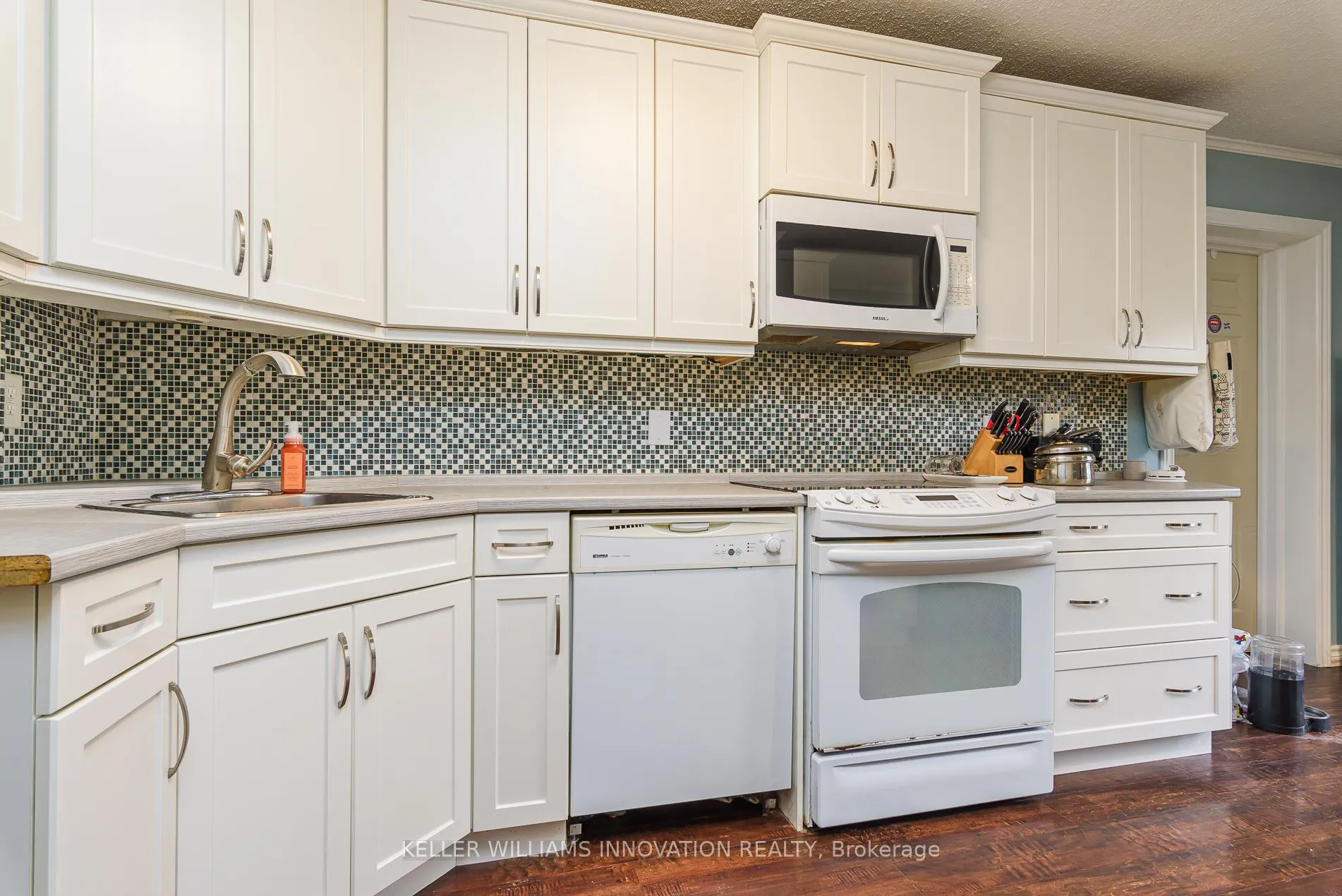 Photo 6 of Unit 32, 121 University Avenue E, Waterloo, Downtown Waterloo — HOMEH