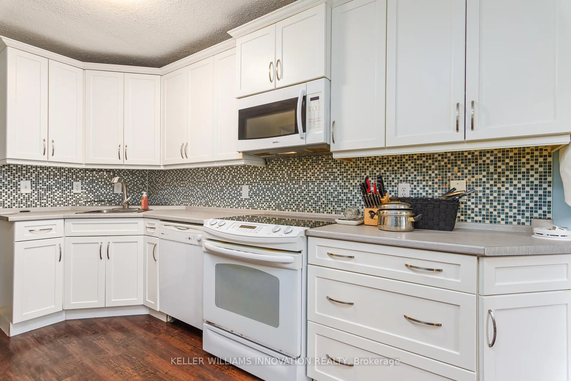 Photo 9 of Unit 32, 121 University Avenue E, Waterloo, Downtown Waterloo — HOMEH