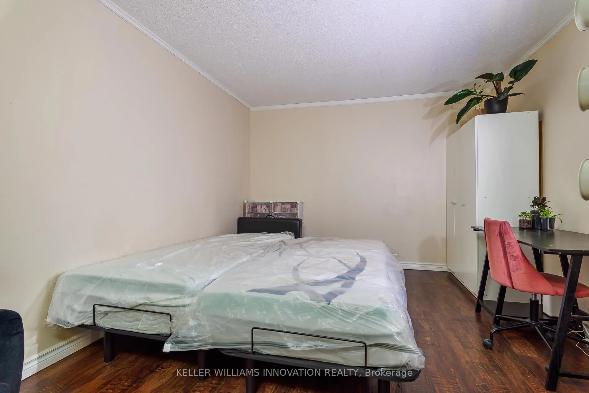 Photo 17 of Unit 32, 121 University Avenue E, Waterloo, Downtown Waterloo — HOMEH