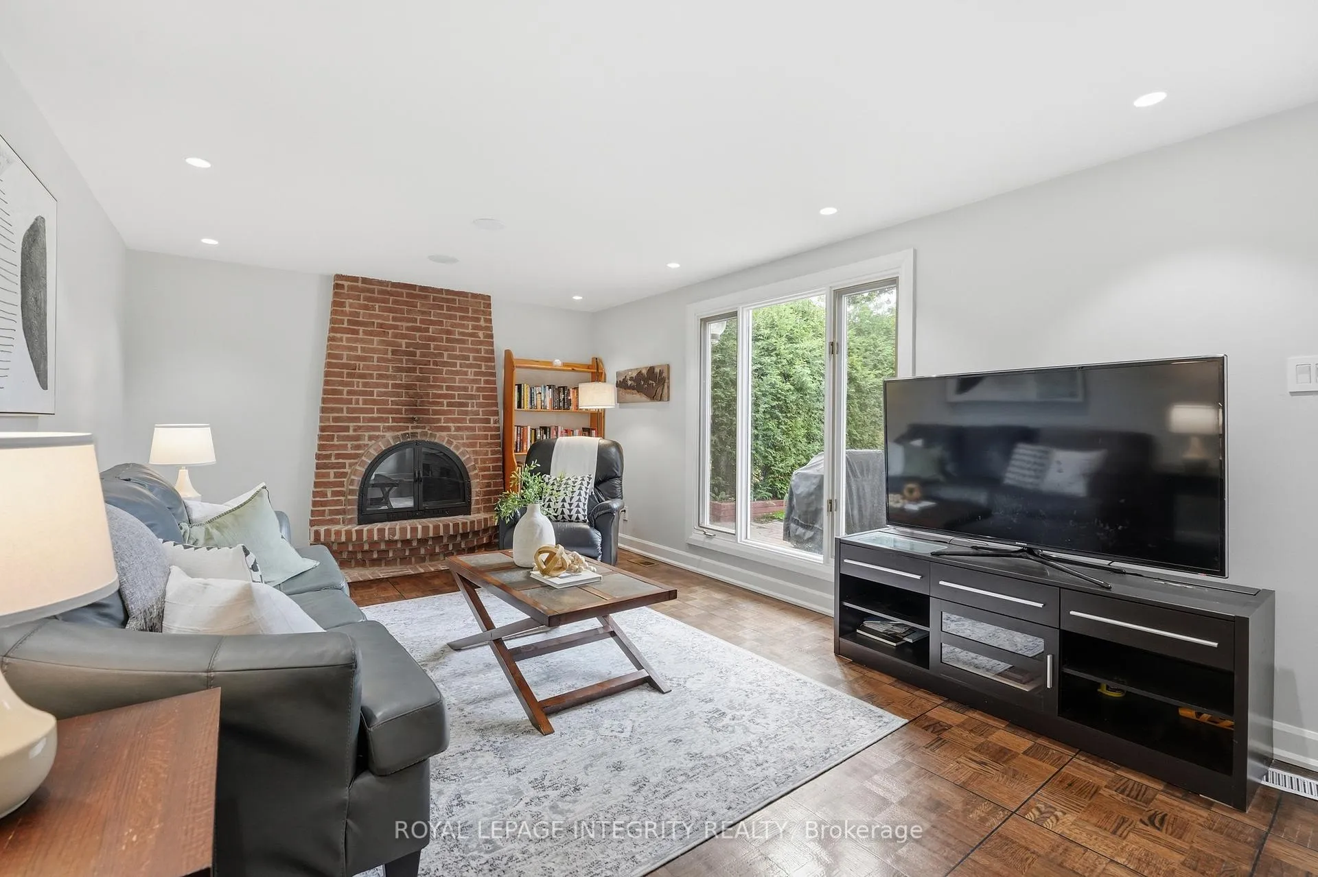Photo 4 of 6 Woodview Crescent, Ottawa, Blackburn Hamlet — HOMEH