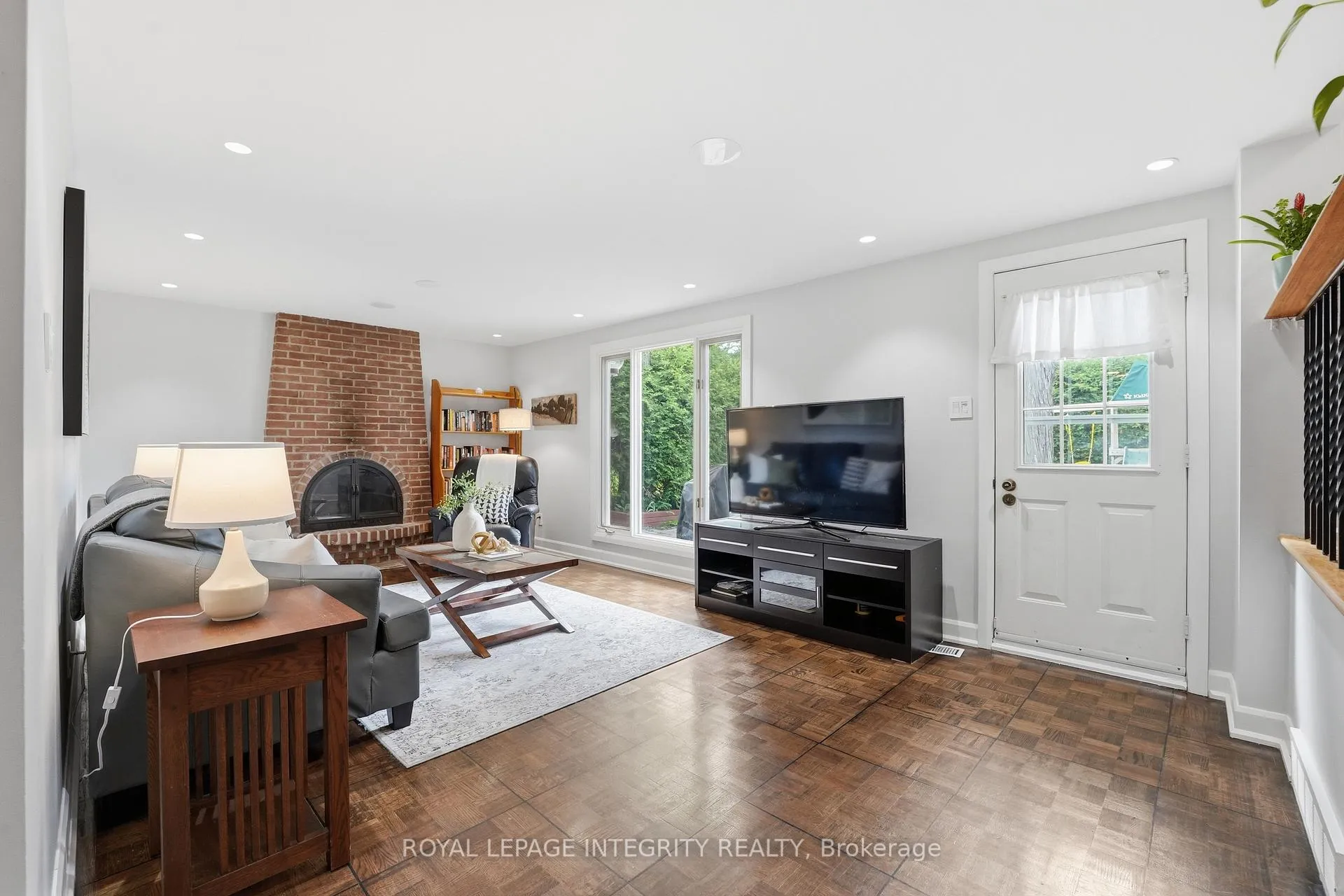 Photo 5 of 6 Woodview Crescent, Ottawa, Blackburn Hamlet — HOMEH
