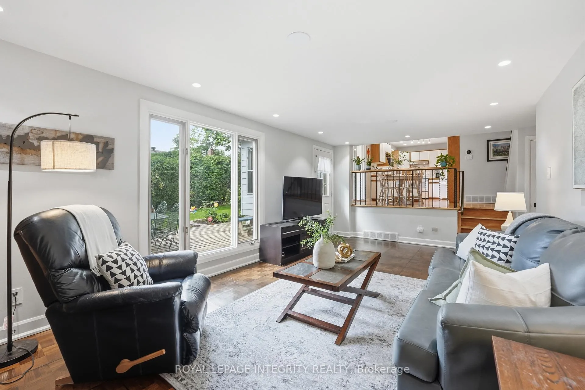 Photo 7 of 6 Woodview Crescent, Ottawa, Blackburn Hamlet — HOMEH