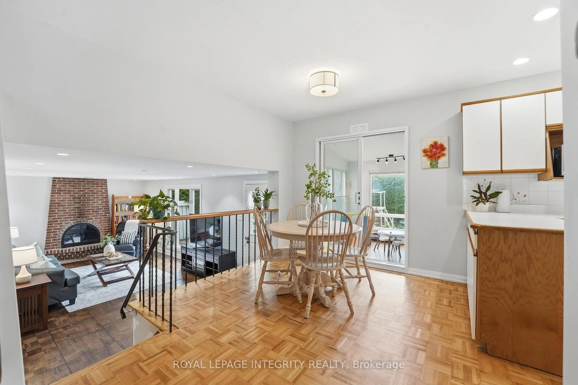 Photo 8 of 6 Woodview Crescent, Ottawa, Blackburn Hamlet — HOMEH