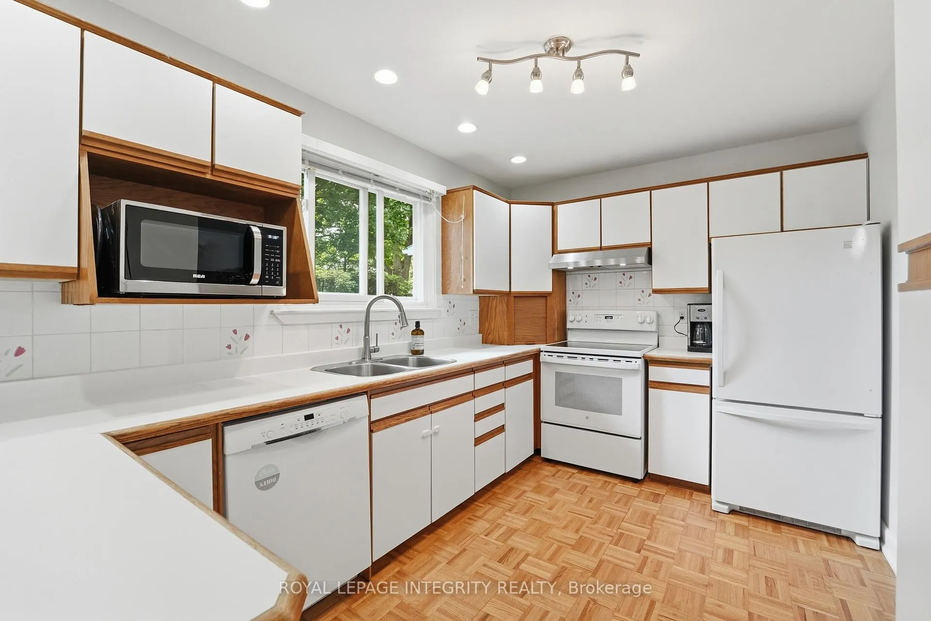 Photo 9 of 6 Woodview Crescent, Ottawa, Blackburn Hamlet — HOMEH