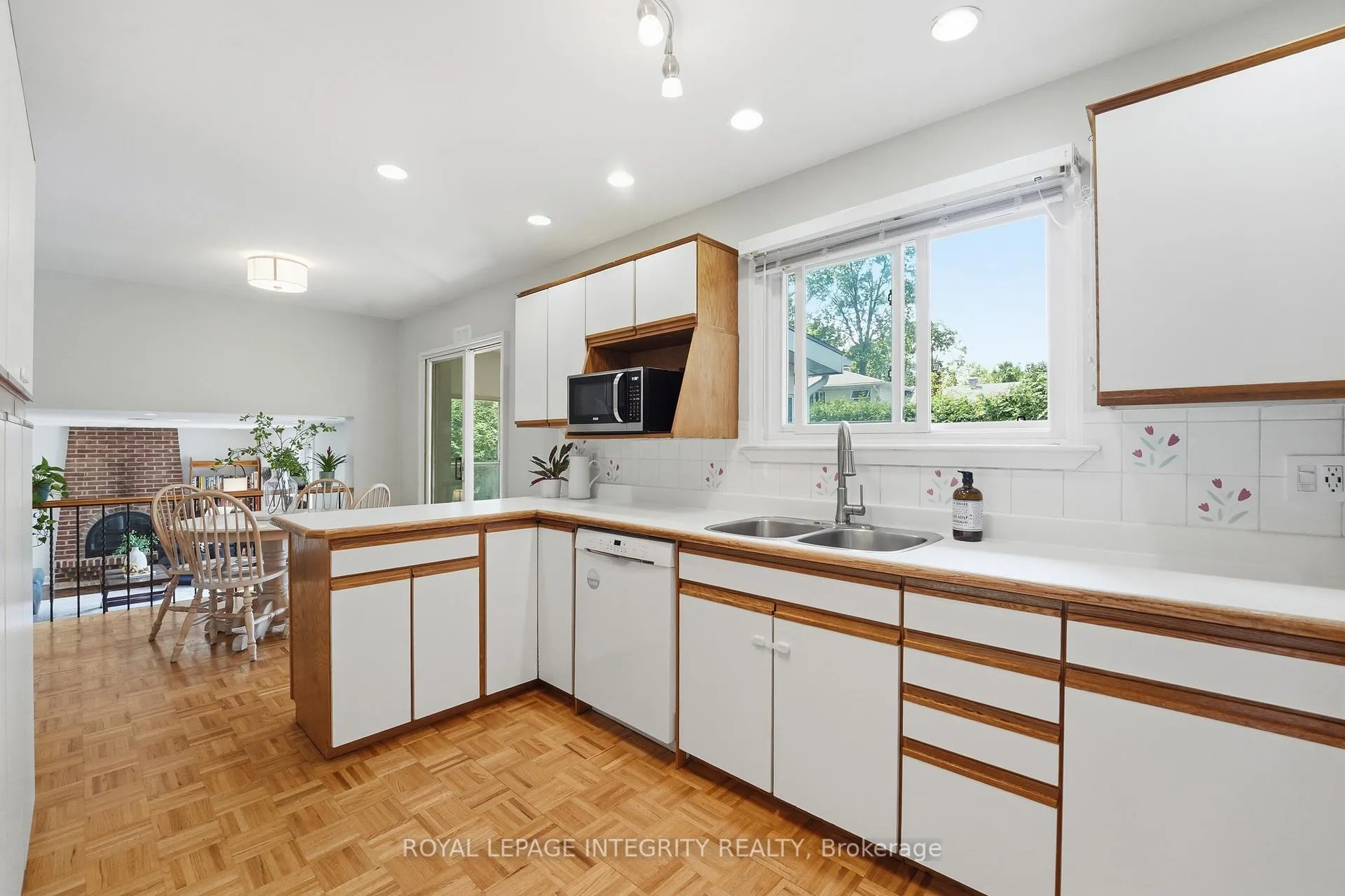 Photo 10 of 6 Woodview Crescent, Ottawa, Blackburn Hamlet — HOMEH