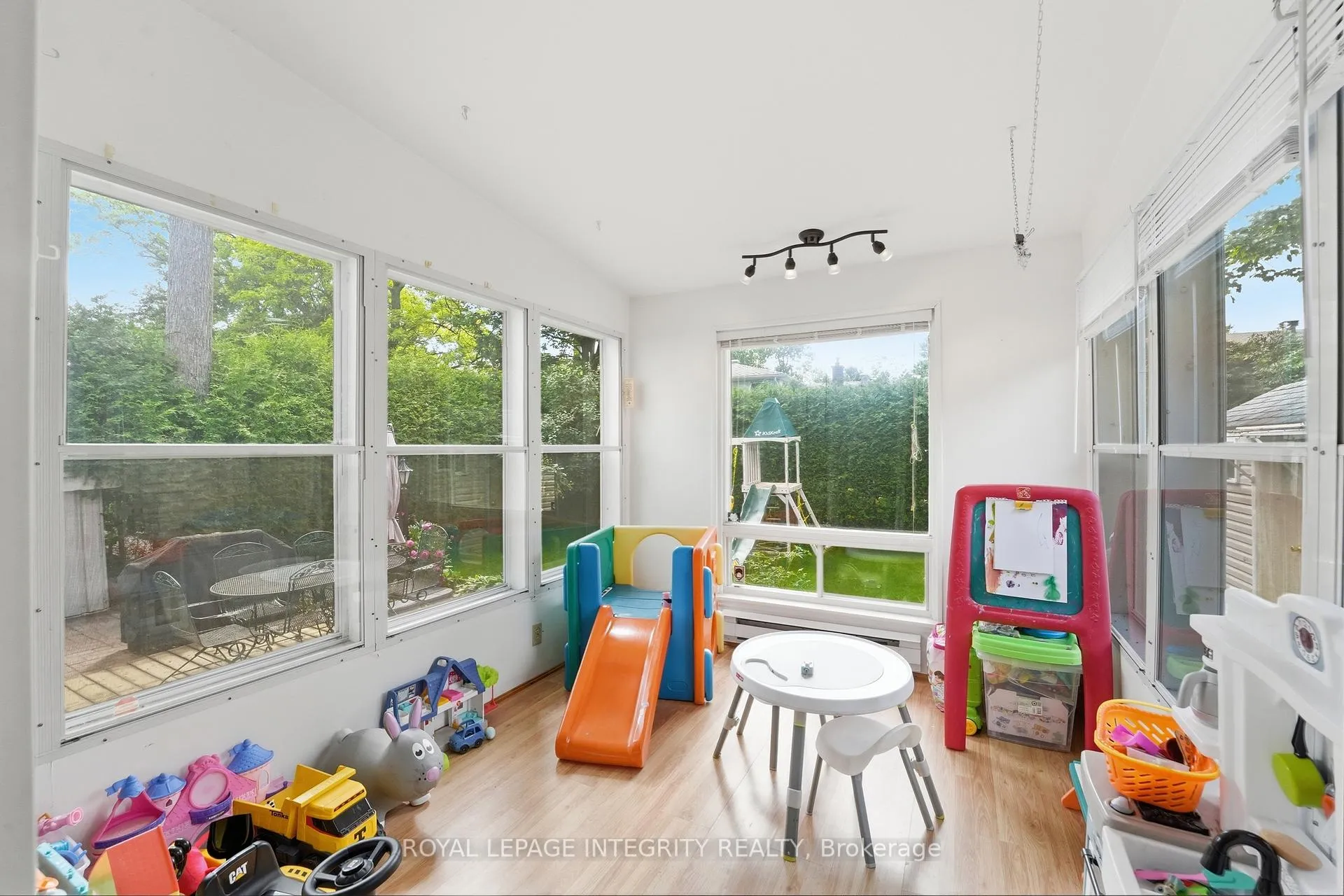 Photo 21 of 6 Woodview Crescent, Ottawa, Blackburn Hamlet — HOMEH