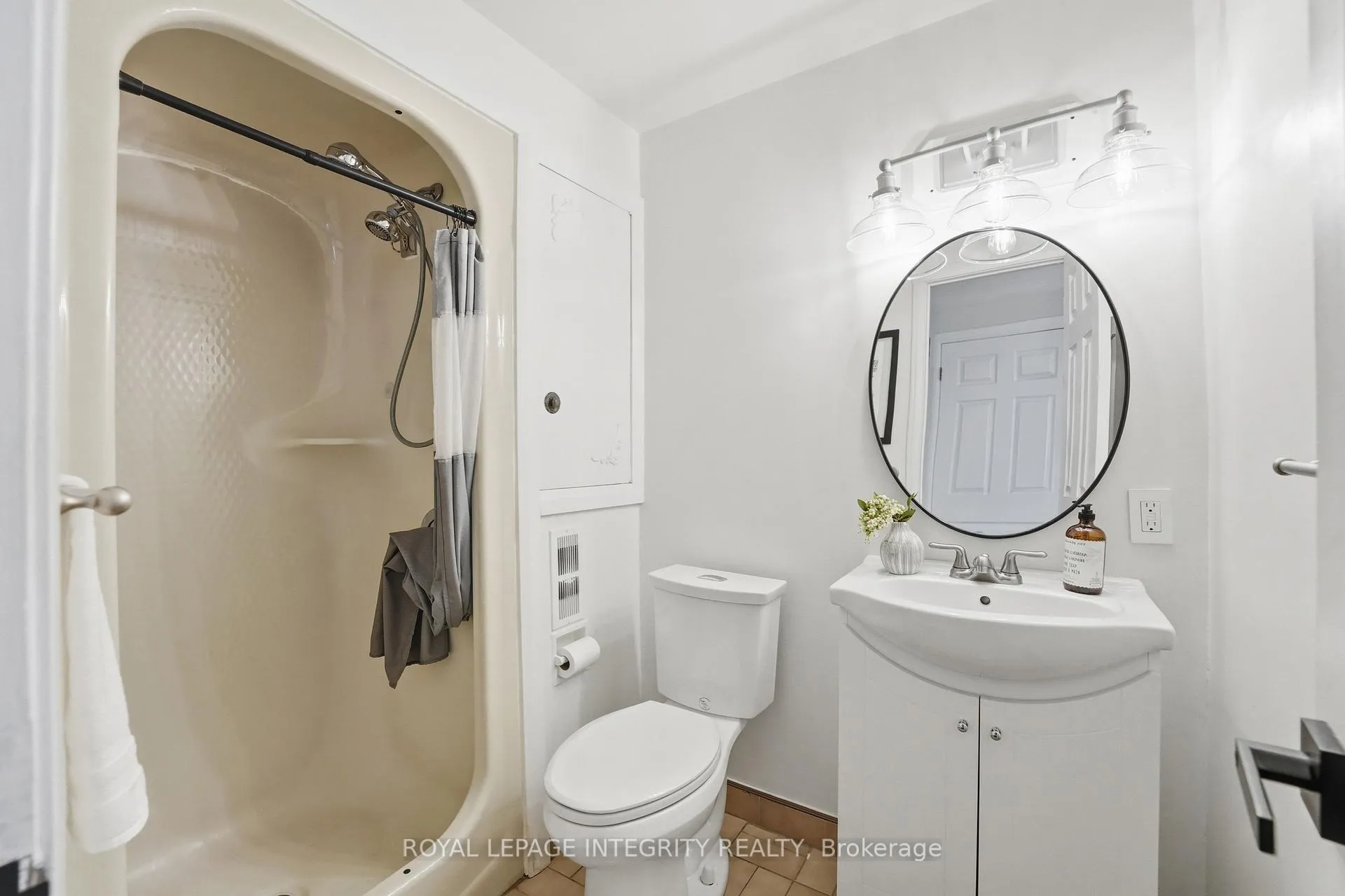 Photo 22 of 6 Woodview Crescent, Ottawa, Blackburn Hamlet — HOMEH
