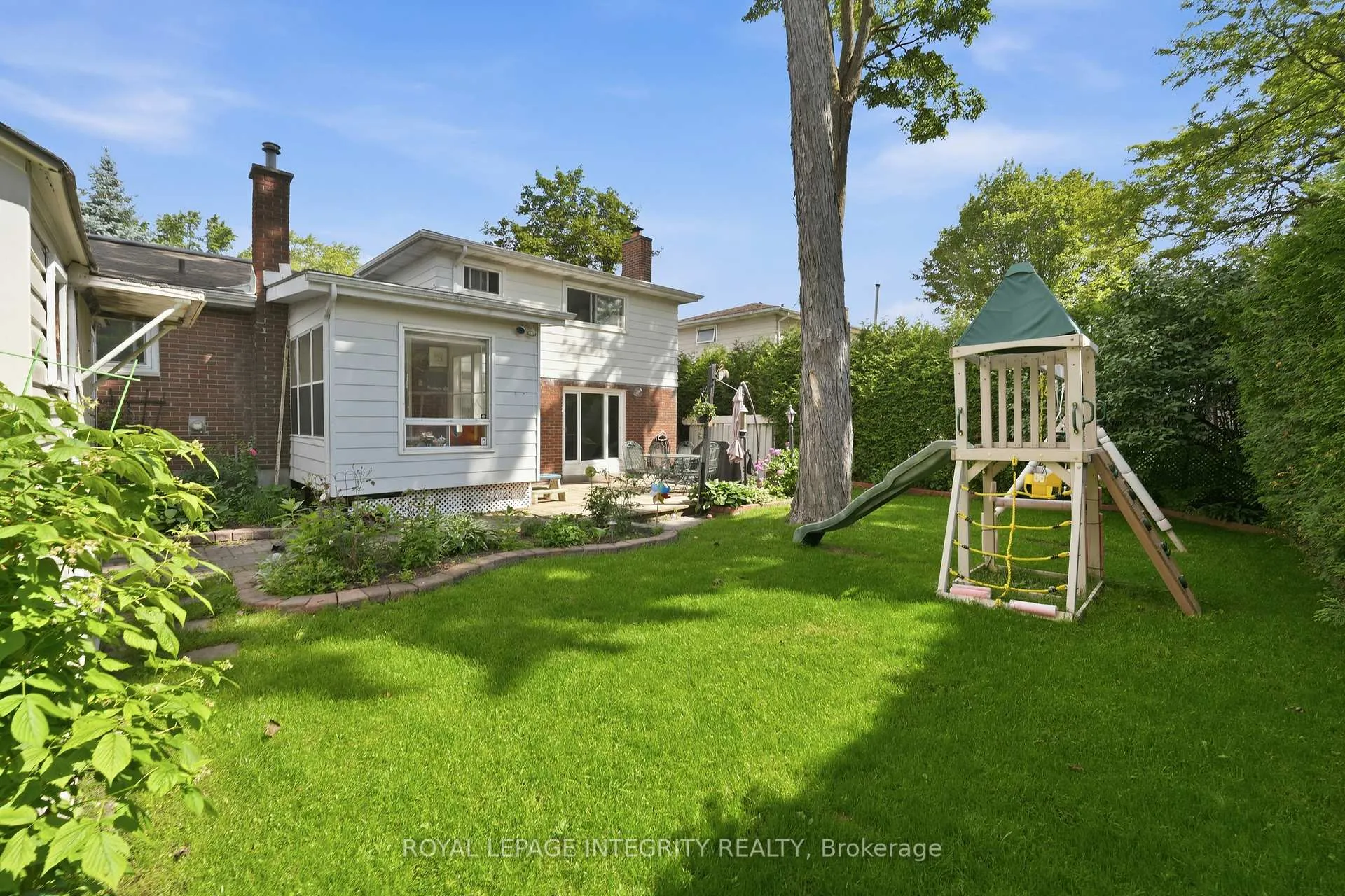 Photo 37 of 6 Woodview Crescent, Ottawa, Blackburn Hamlet — HOMEH