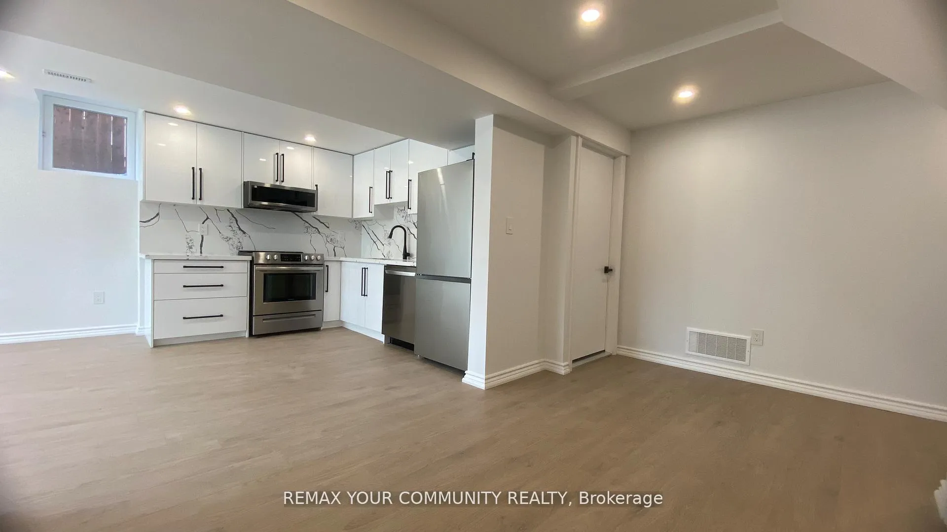 Photo 4 of Unit Basement, 134 B Kemano Road, Aurora, Aurora Heights — HOMEH