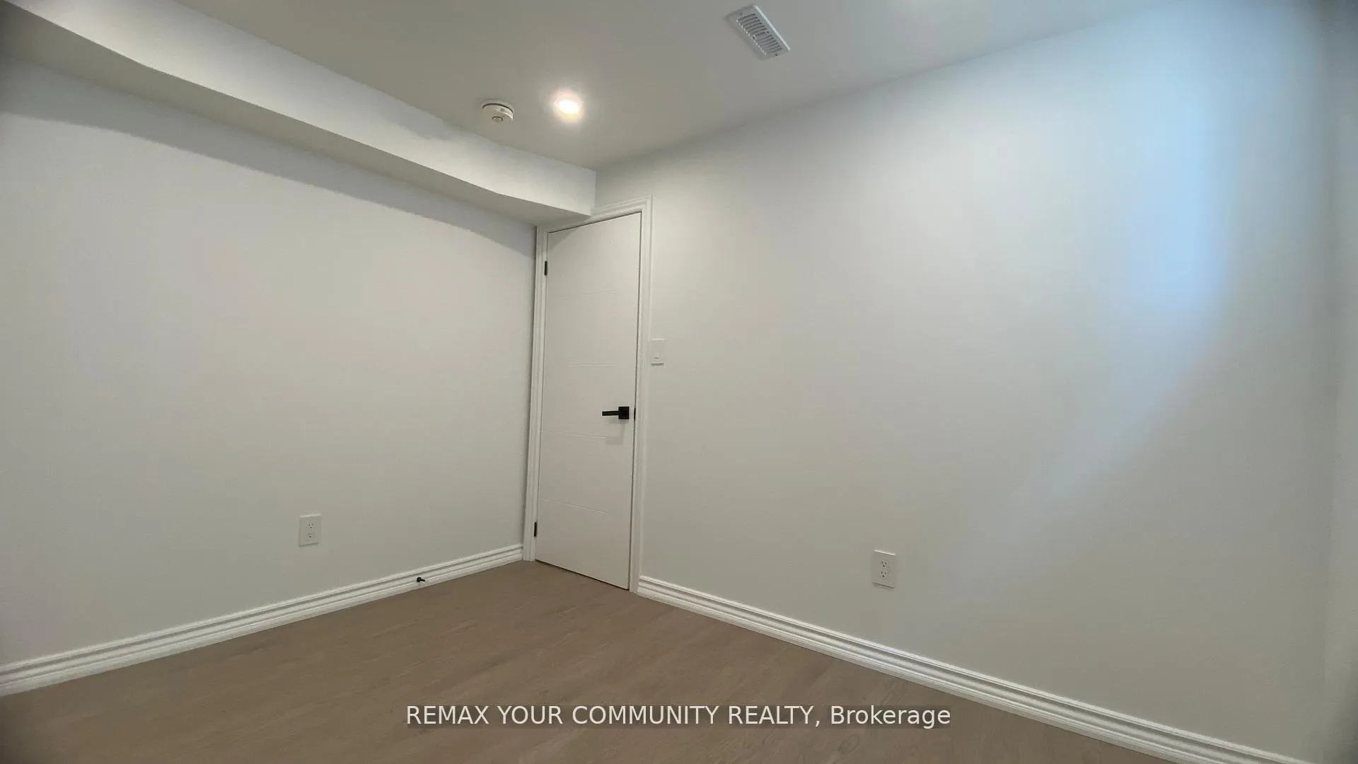 Photo 10 of Unit Basement, 134 B Kemano Road, Aurora, Aurora Heights — HOMEH