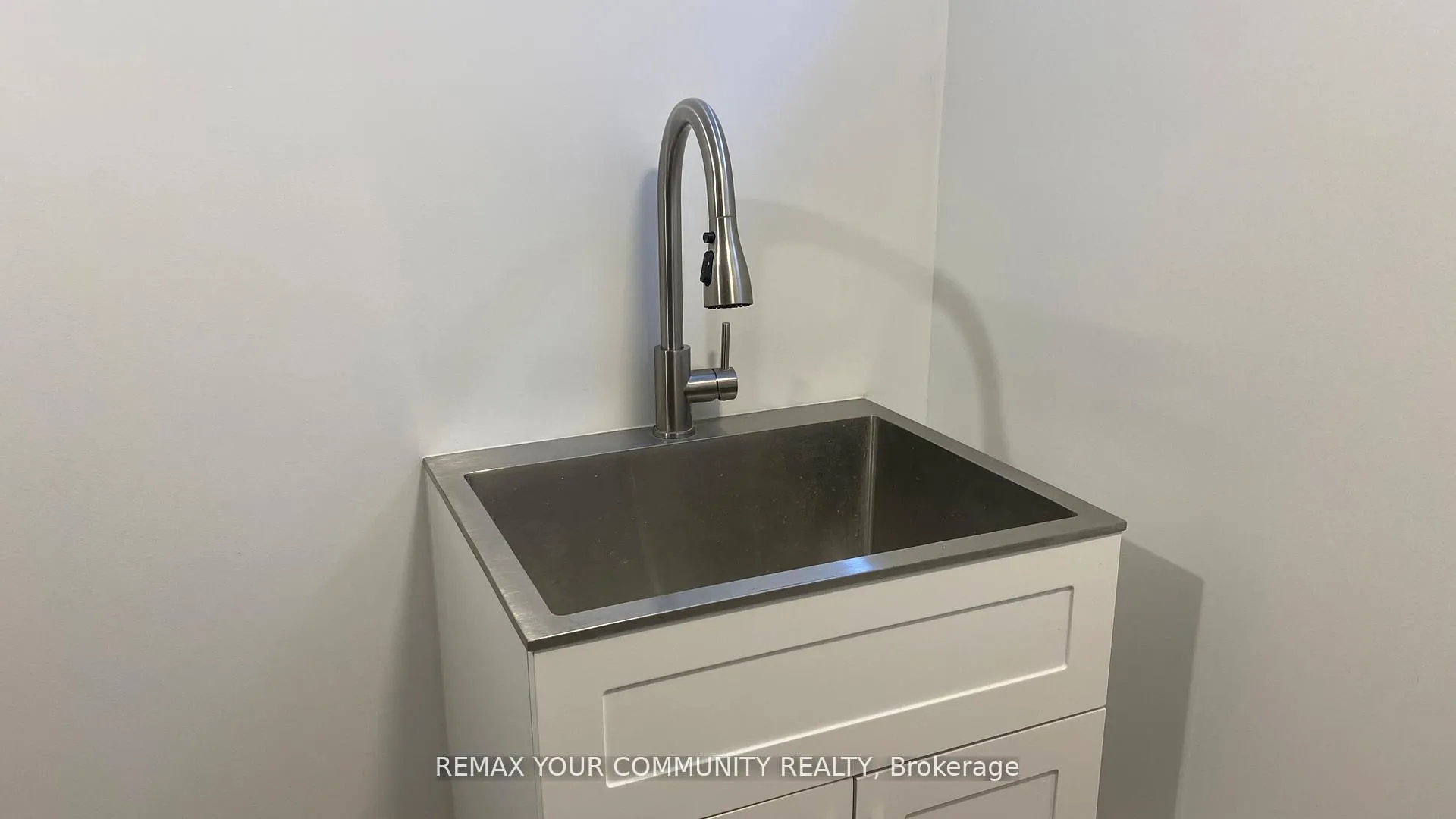 Photo 17 of Unit Basement, 134 B Kemano Road, Aurora, Aurora Heights — HOMEH