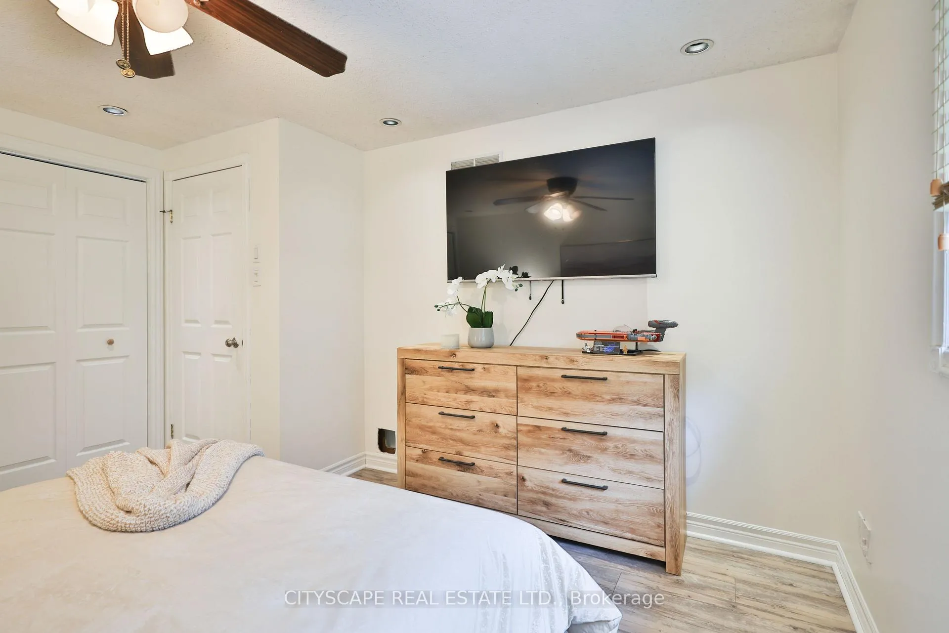 Photo 6 of 161 Bechtel Drive S, Kitchener — HOMEH
