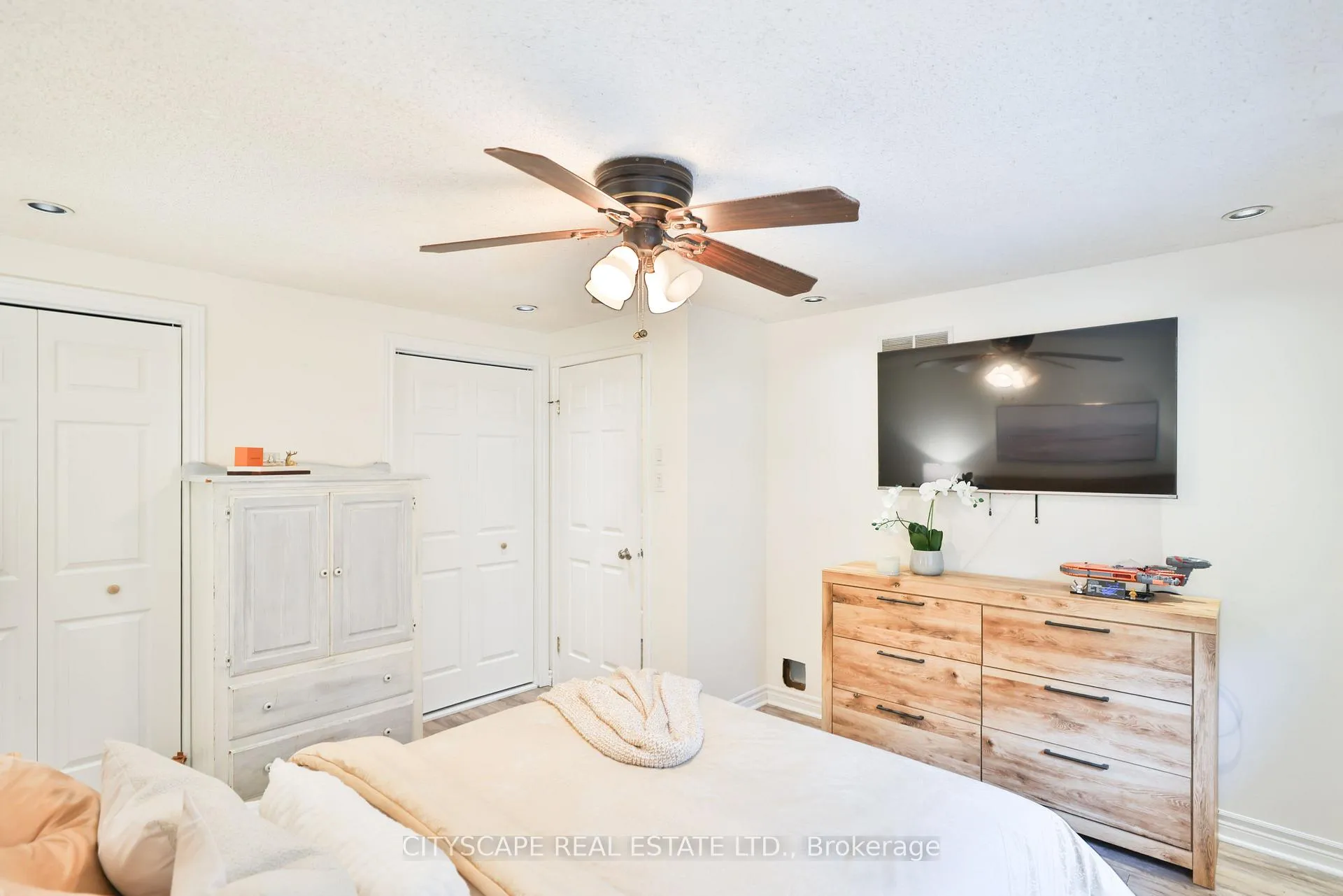 Photo 7 of 161 Bechtel Drive S, Kitchener — HOMEH