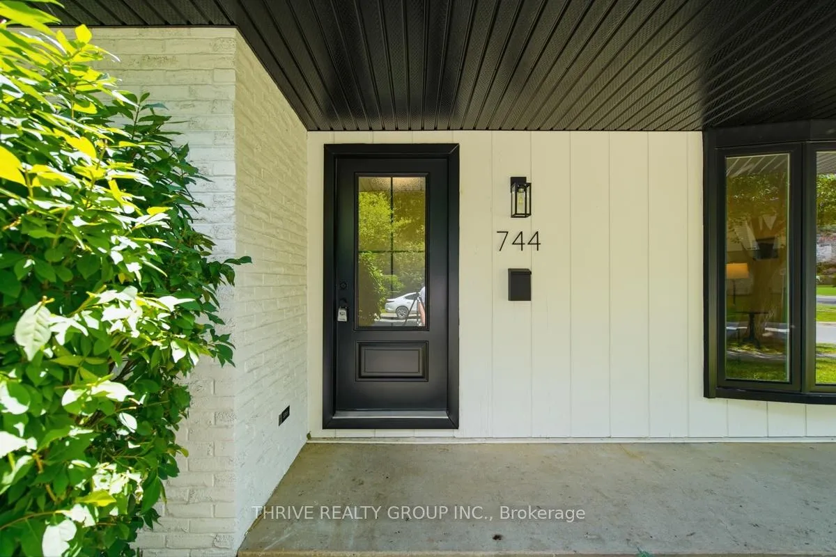 Photo 6 of 744 Barclay Road, London, South M — HOMEH