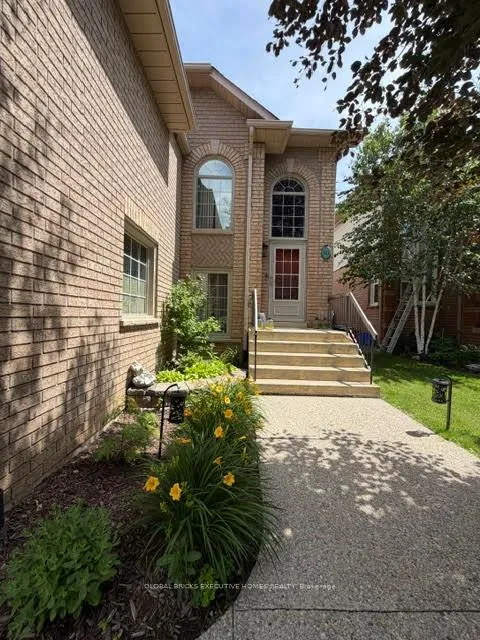 Photo 2 of 162 Boulding Avenue, Hamilton, Waterdown — HOMEH