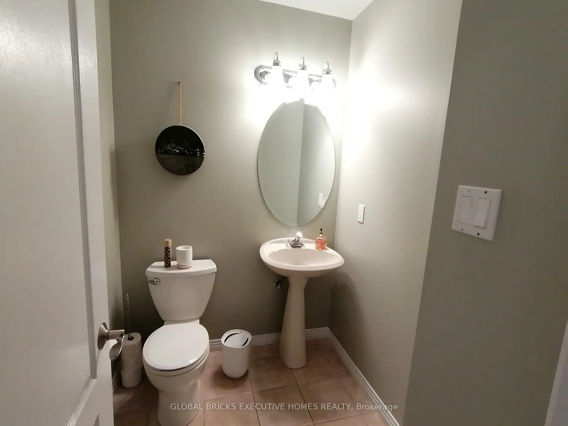 Photo 8 of 162 Boulding Avenue, Hamilton, Waterdown — HOMEH