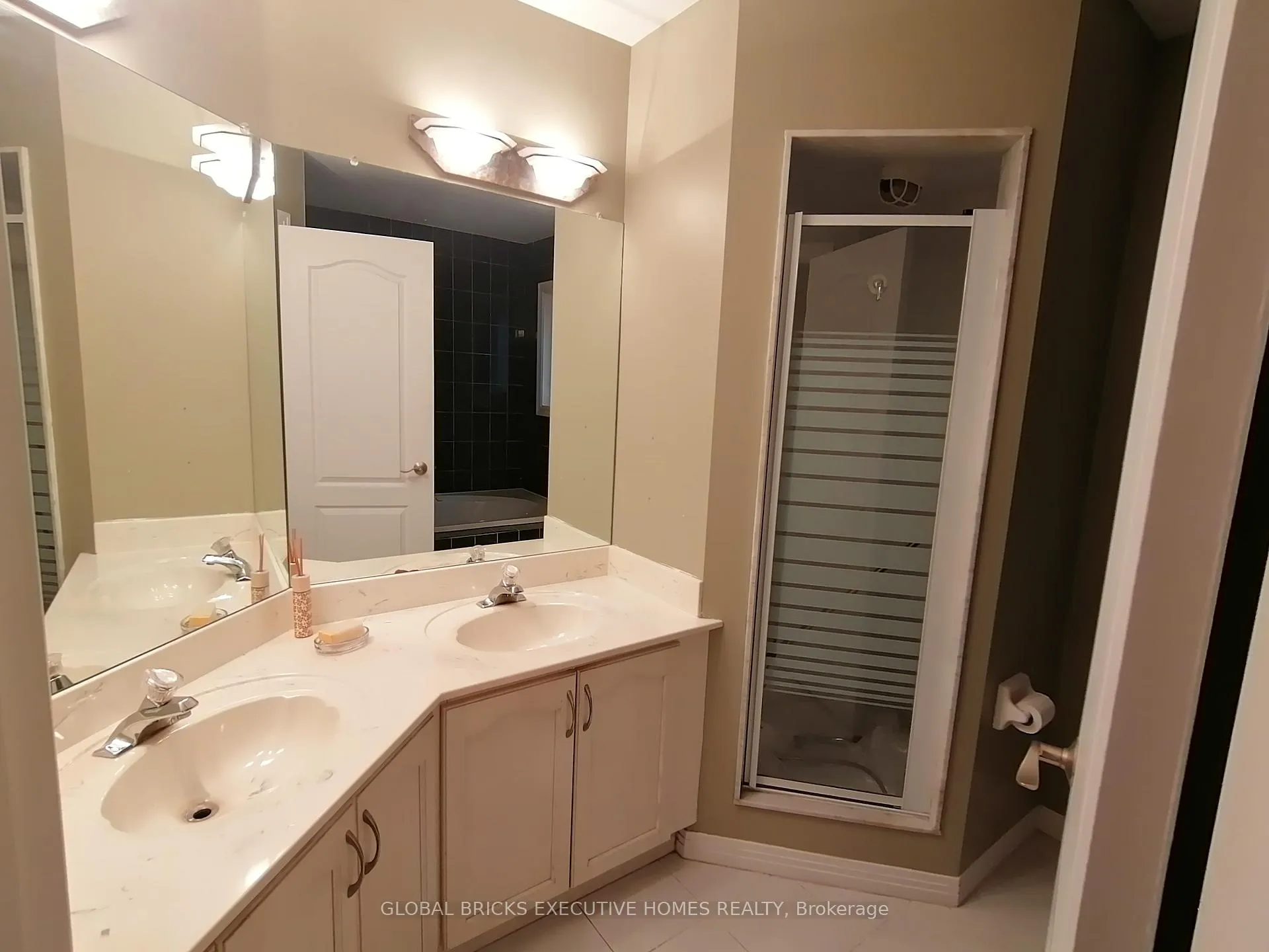 Photo 16 of 162 Boulding Avenue, Hamilton, Waterdown — HOMEH