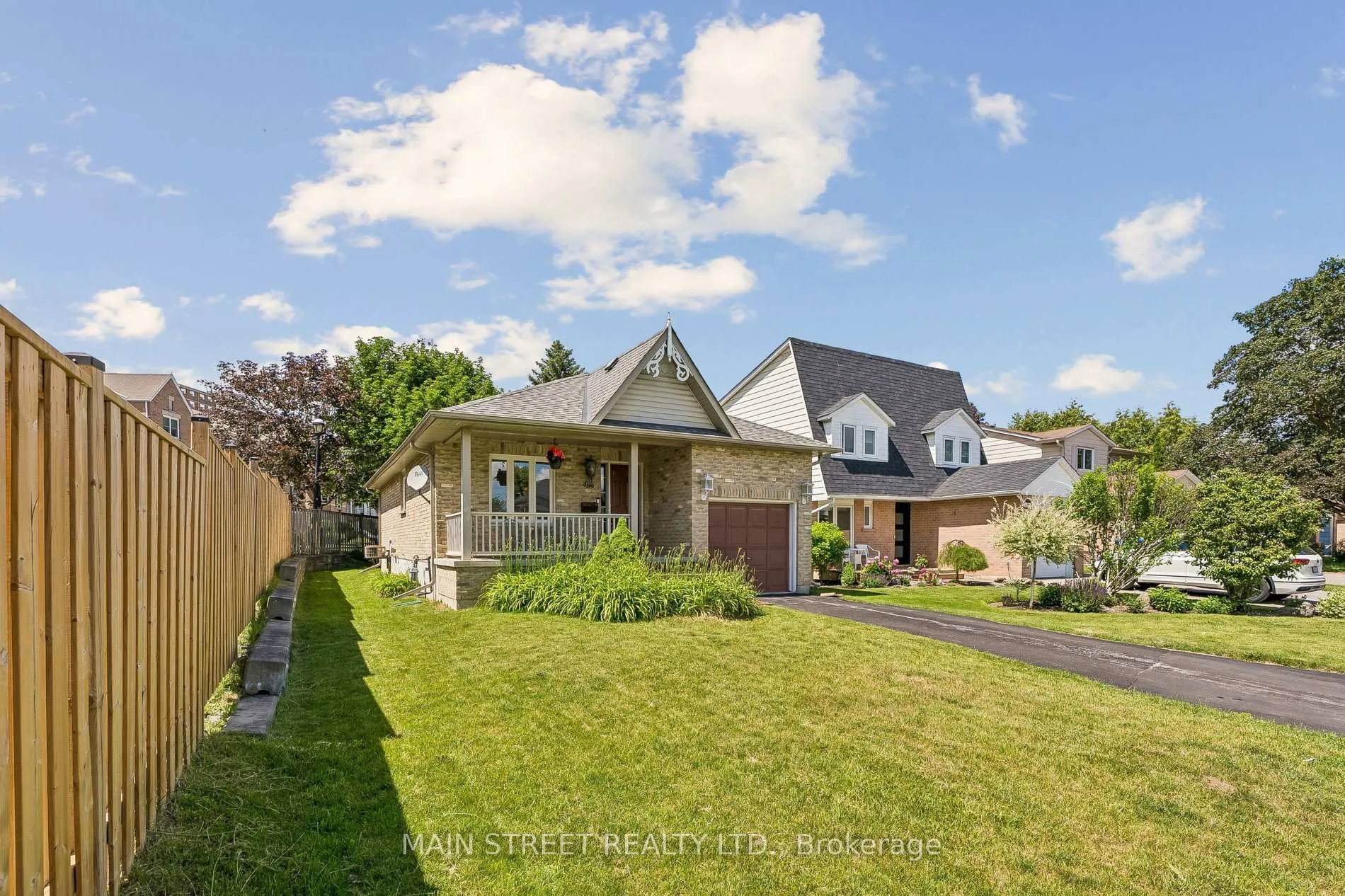 Photo 2 of 489 Cody Crescent, Newmarket, Central Newmarket — HOMEH