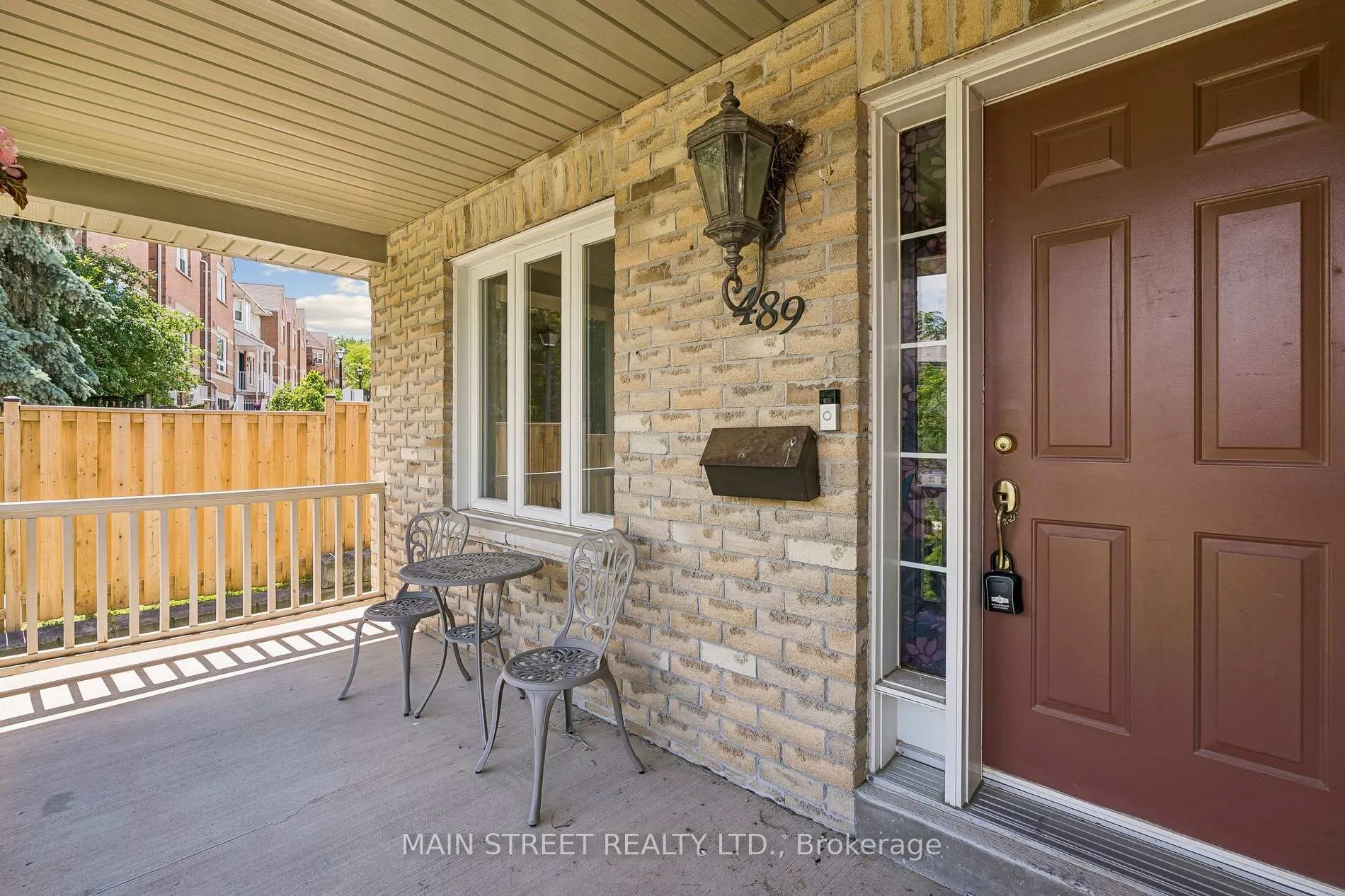 Photo 3 of 489 Cody Crescent, Newmarket, Central Newmarket — HOMEH