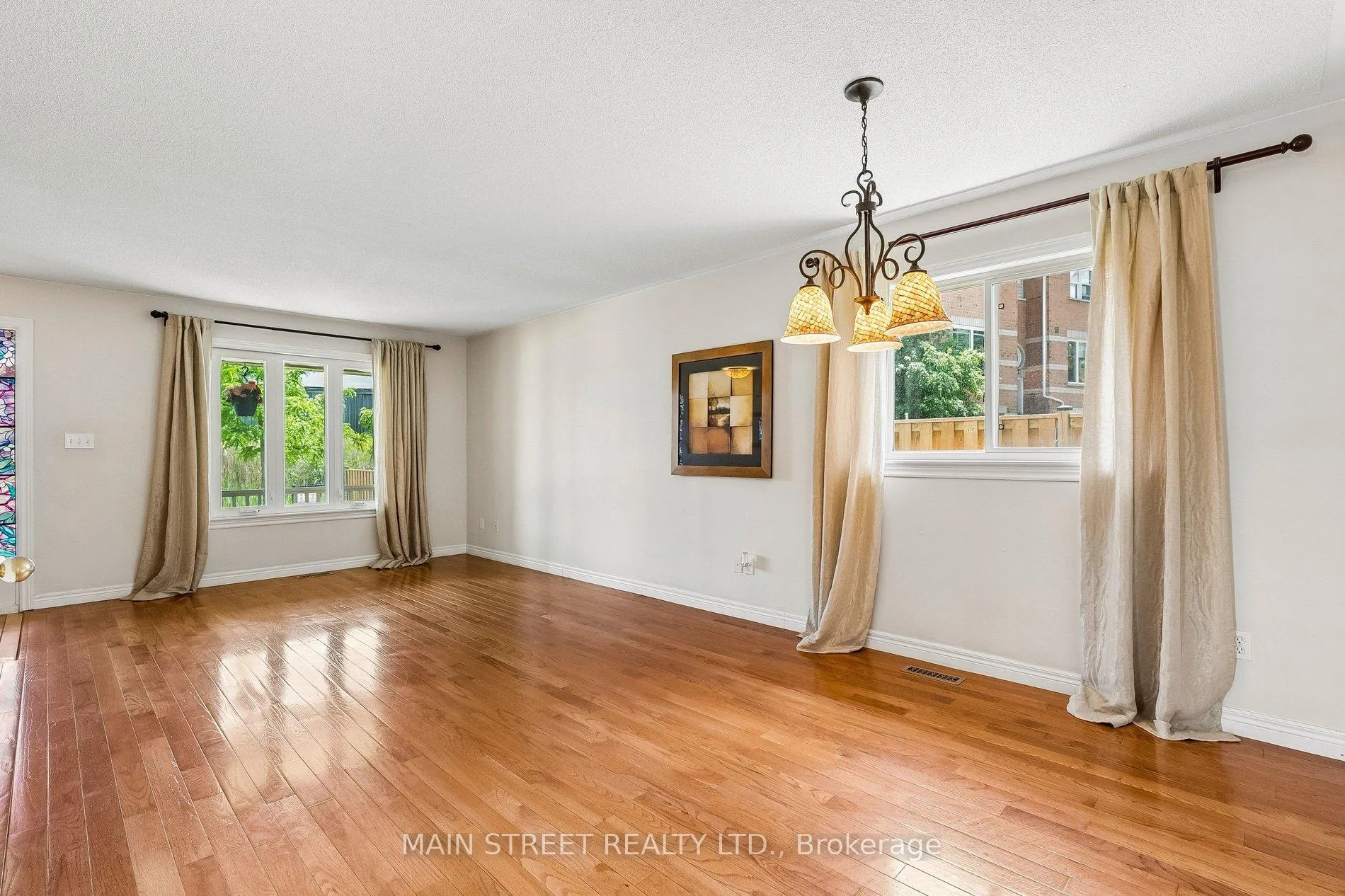 Photo 7 of 489 Cody Crescent, Newmarket, Central Newmarket — HOMEH
