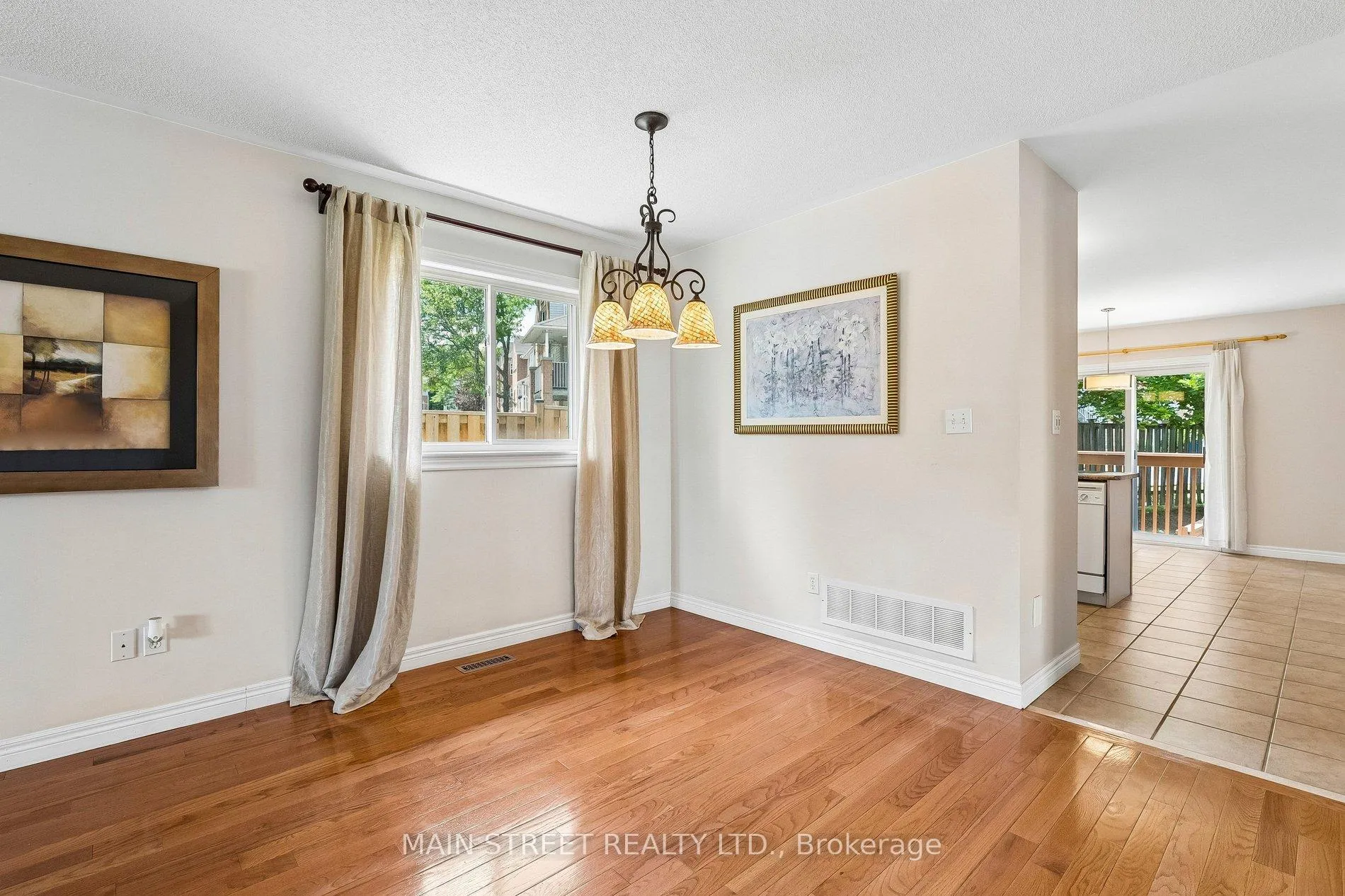 Photo 8 of 489 Cody Crescent, Newmarket, Central Newmarket — HOMEH