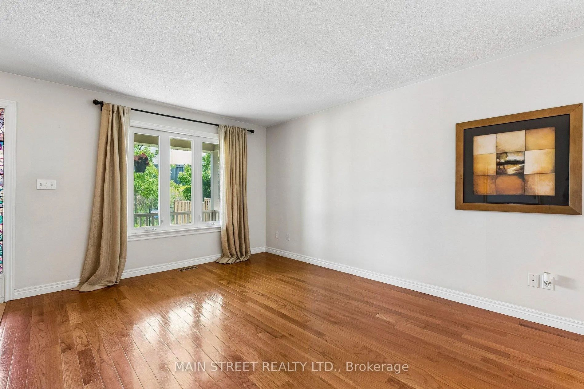 Photo 9 of 489 Cody Crescent, Newmarket, Central Newmarket — HOMEH
