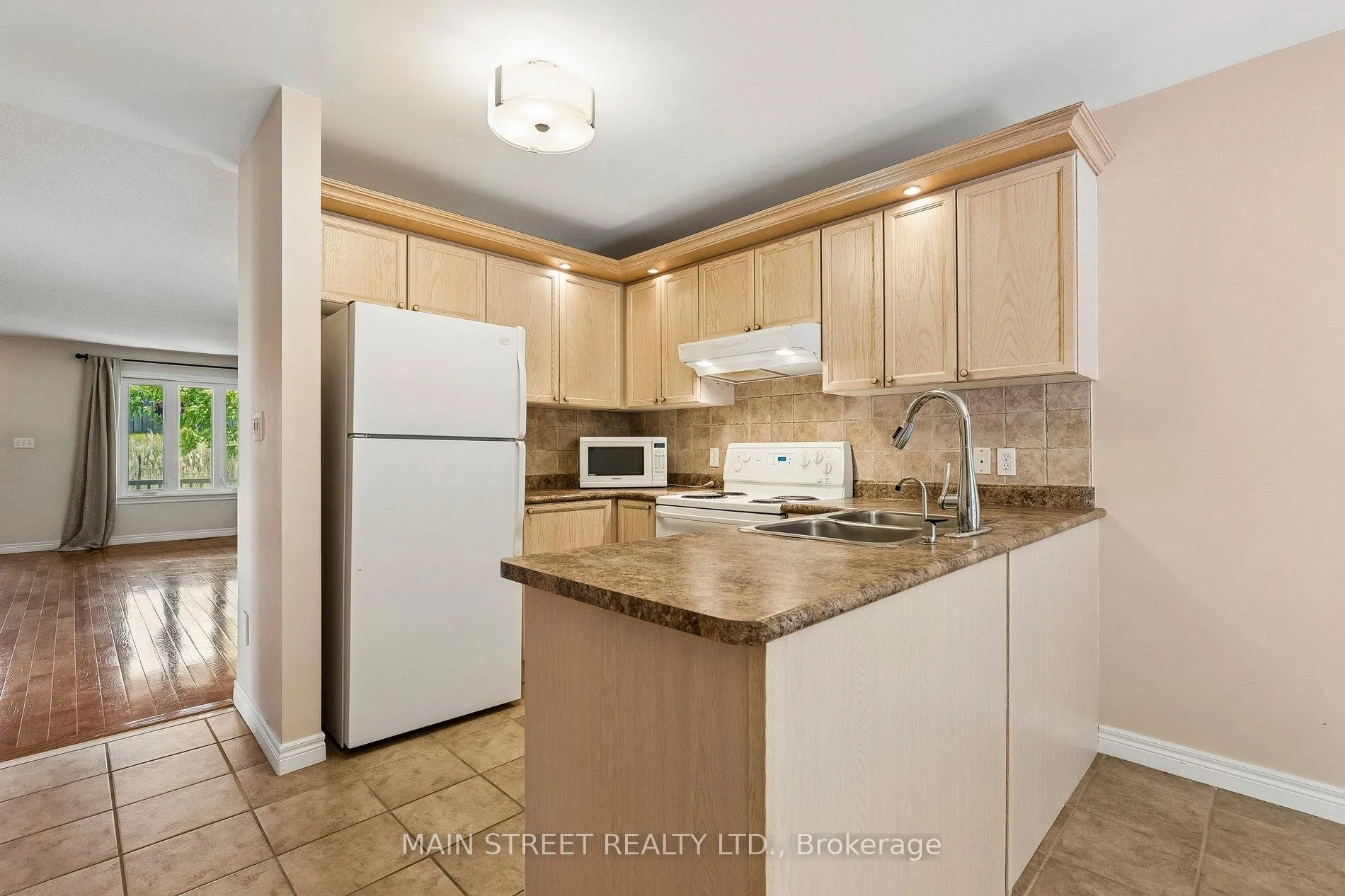 Photo 11 of 489 Cody Crescent, Newmarket, Central Newmarket — HOMEH