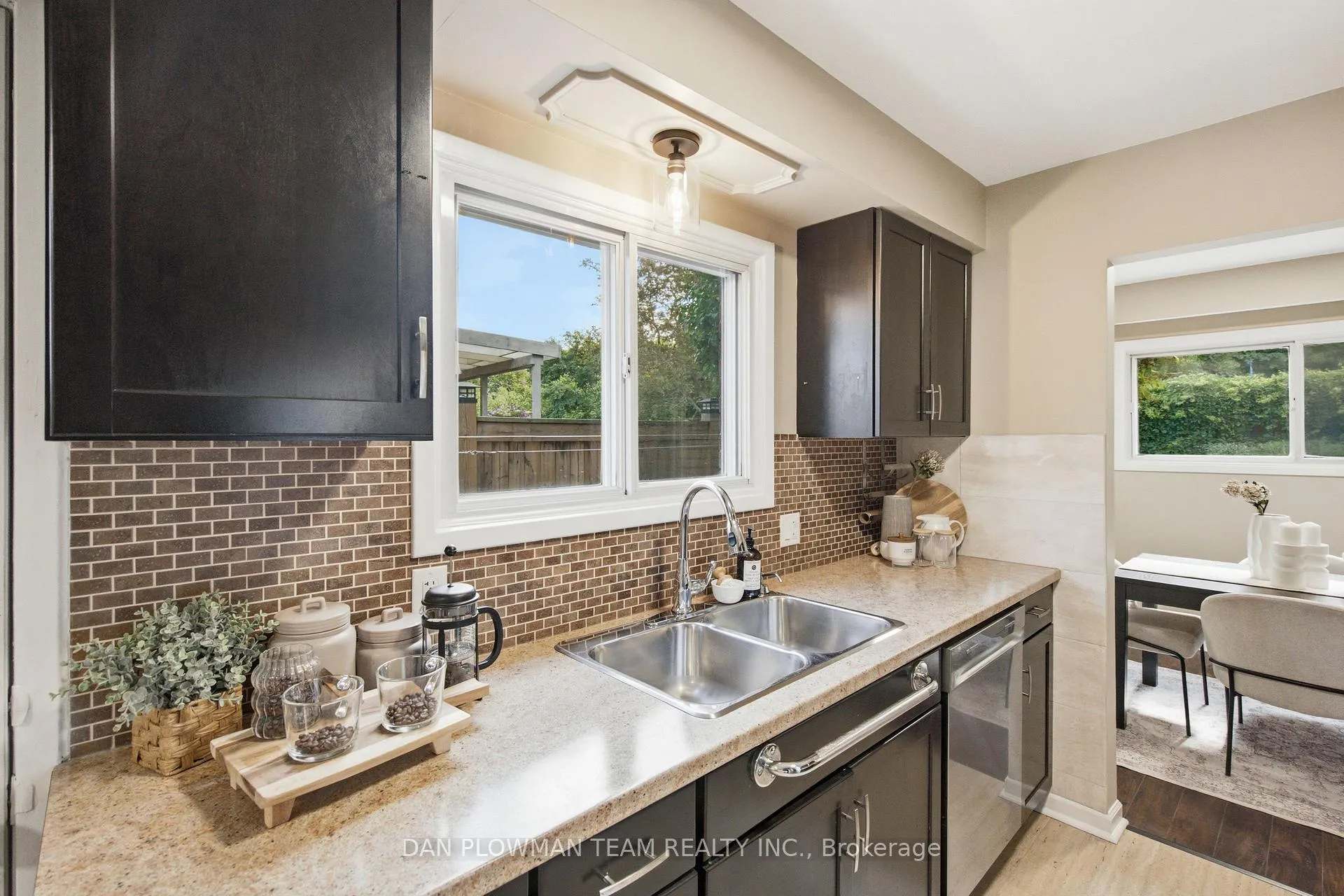 Photo 13 of 422 Lanark Drive, Oshawa, McLaughlin — HOMEH
