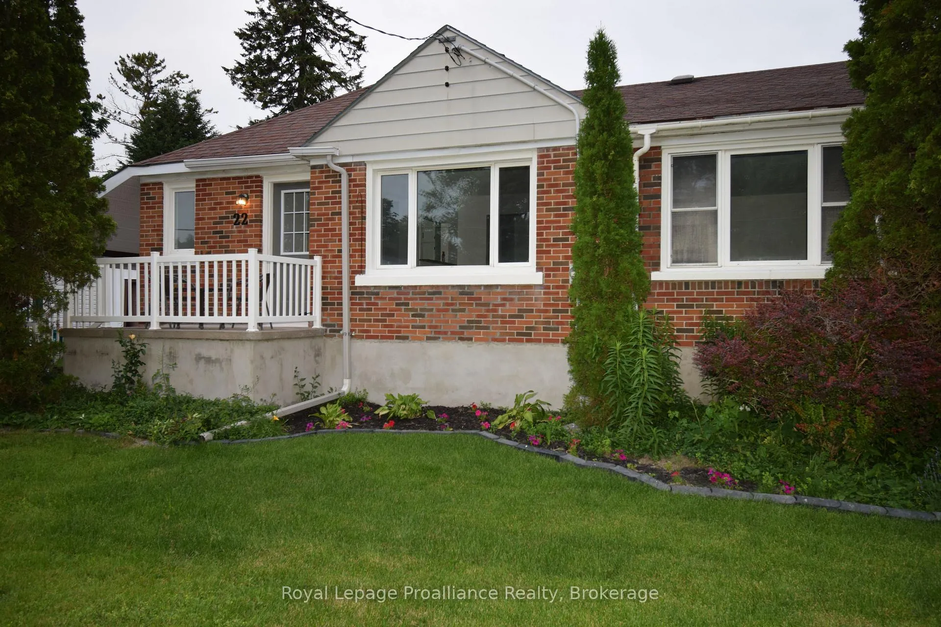Photo 1 of 22 Reynolds Crescent, Belleville, Belleville Ward — HOMEH