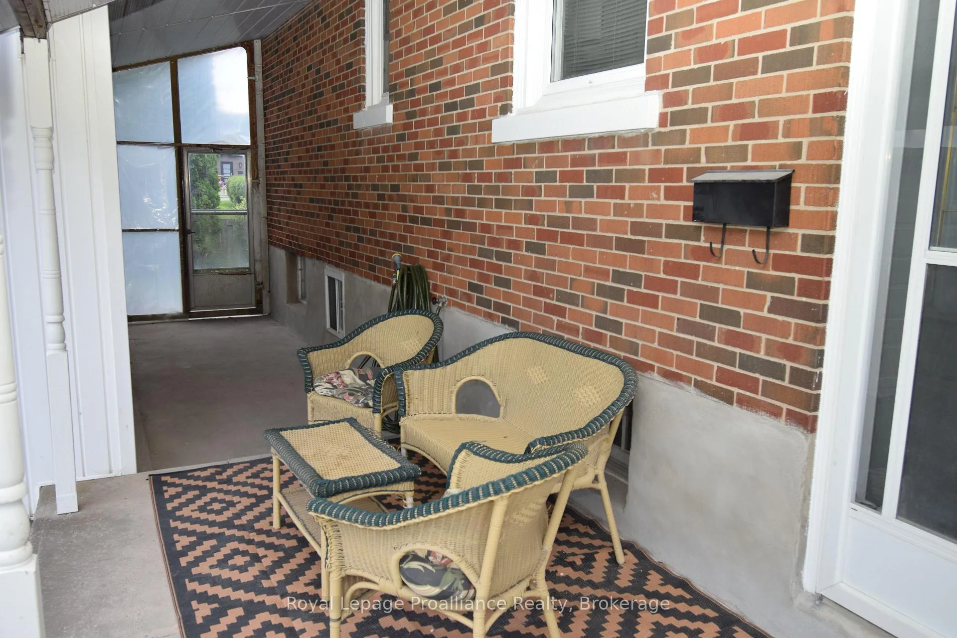 Photo 3 of 22 Reynolds Crescent, Belleville, Belleville Ward — HOMEH