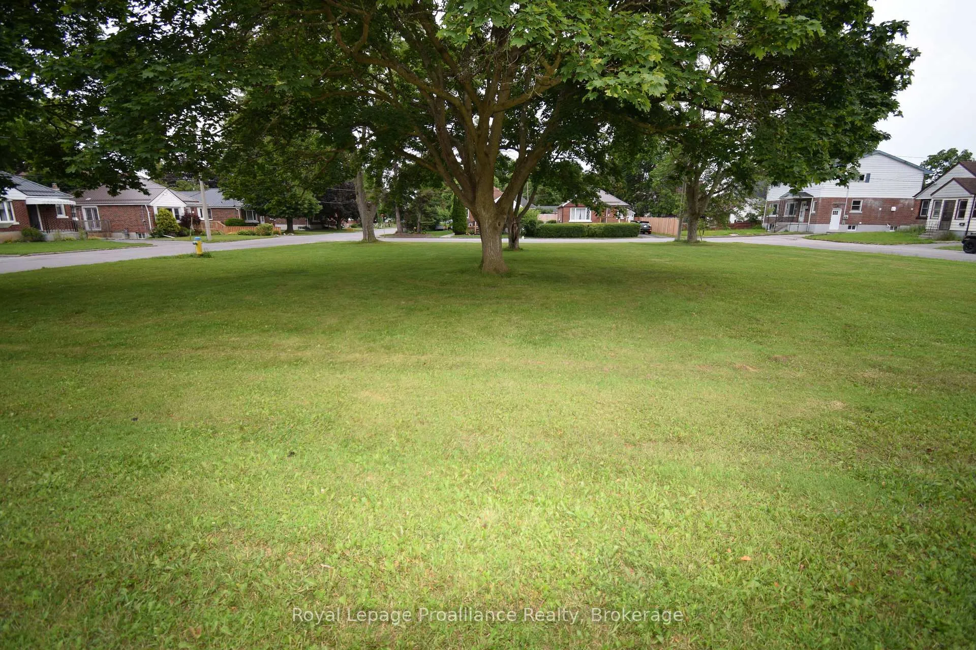 Photo 4 of 22 Reynolds Crescent, Belleville, Belleville Ward — HOMEH