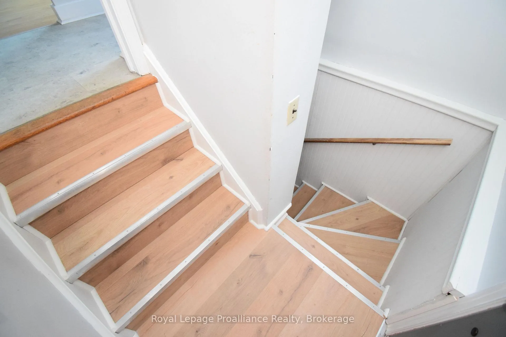 Photo 17 of 22 Reynolds Crescent, Belleville, Belleville Ward — HOMEH