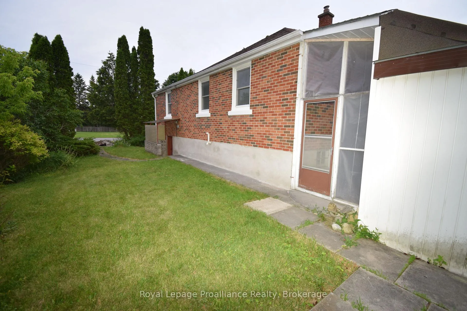 Photo 20 of 22 Reynolds Crescent, Belleville, Belleville Ward — HOMEH