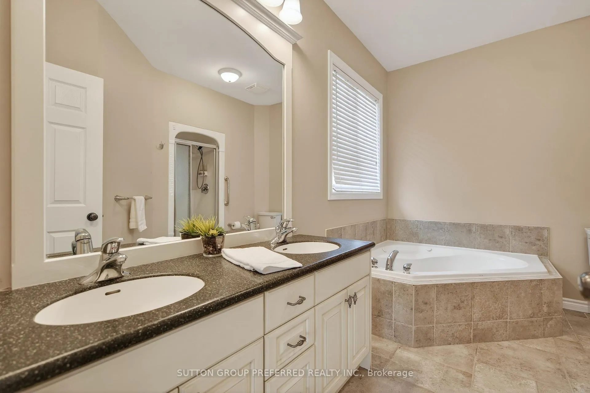 Photo 23 of 22 Springfield Way, Middlesex Centre, Kilworth — HOMEH