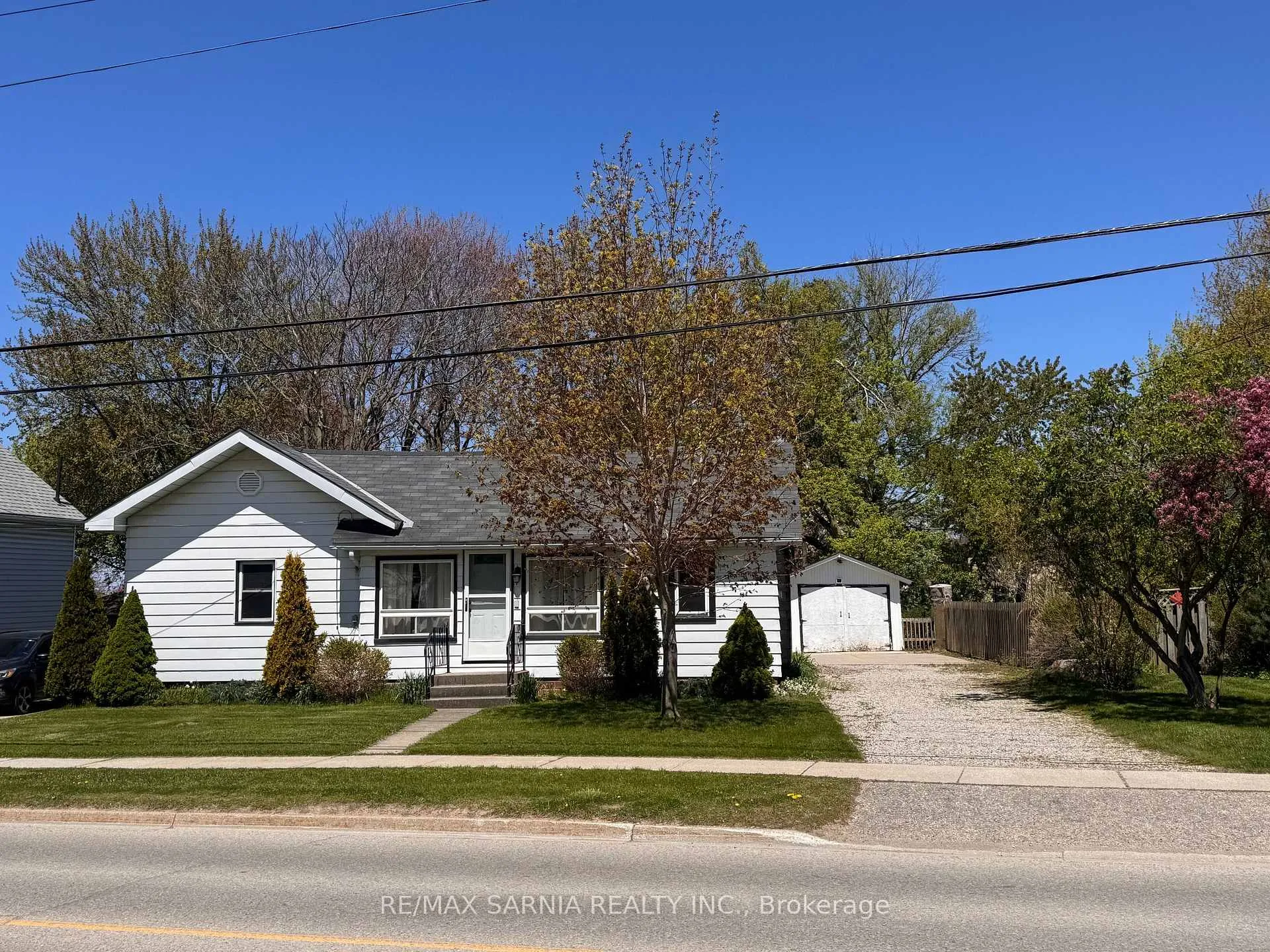Photo 2 of 6238 Townsend Line, Lambton Shores, Forest — HOMEH