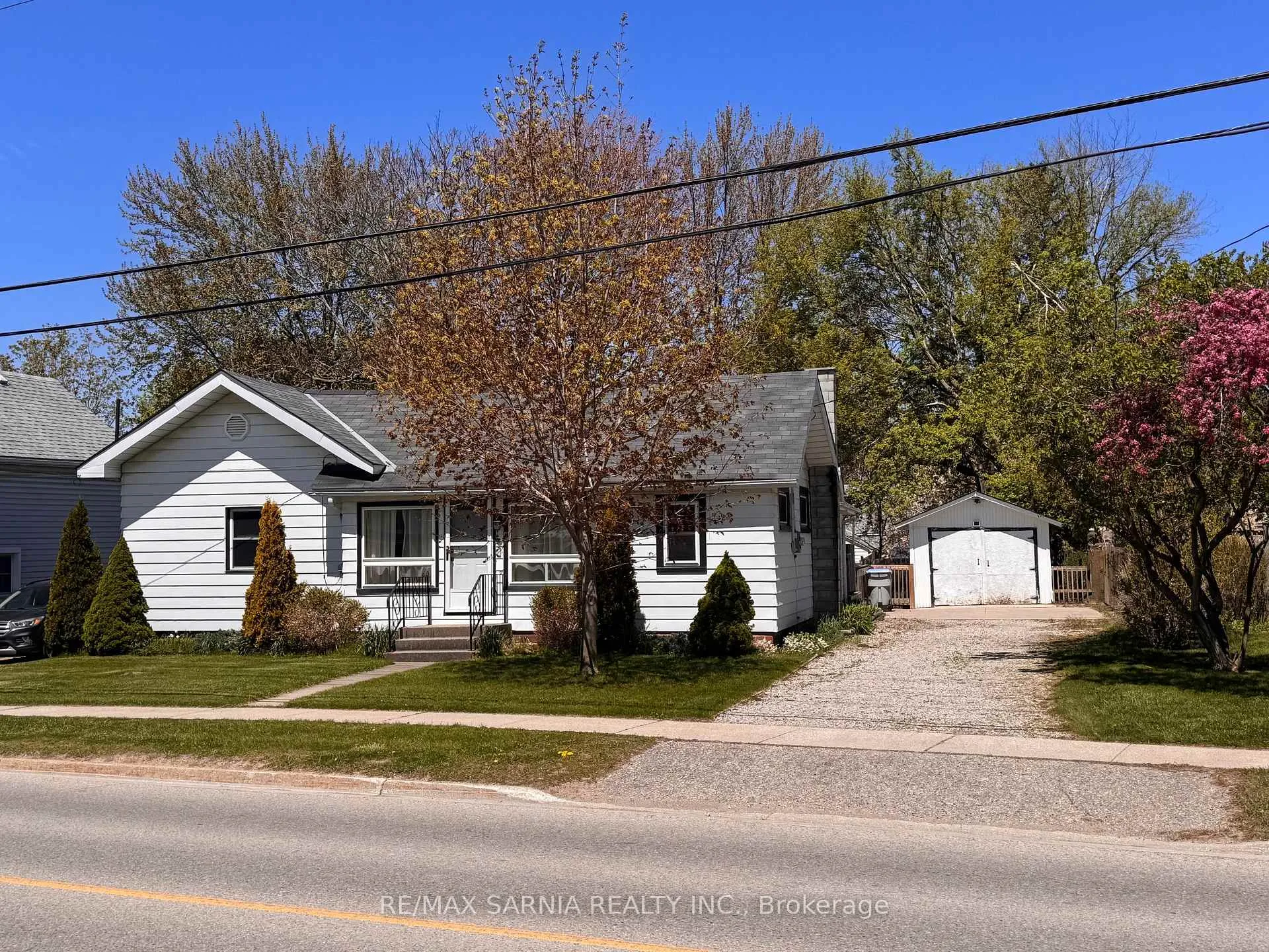 Photo 3 of 6238 Townsend Line, Lambton Shores, Forest — HOMEH