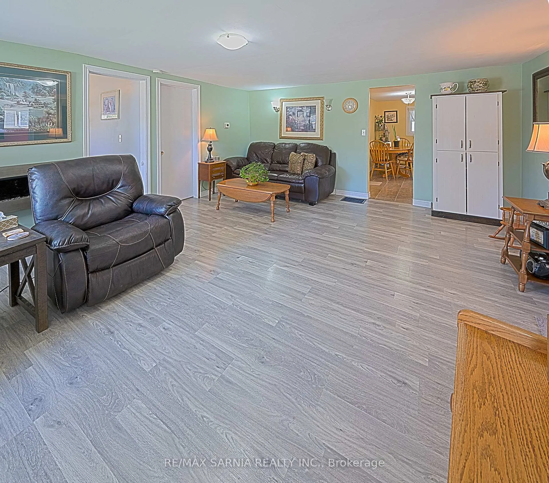 Photo 4 of 6238 Townsend Line, Lambton Shores, Forest — HOMEH