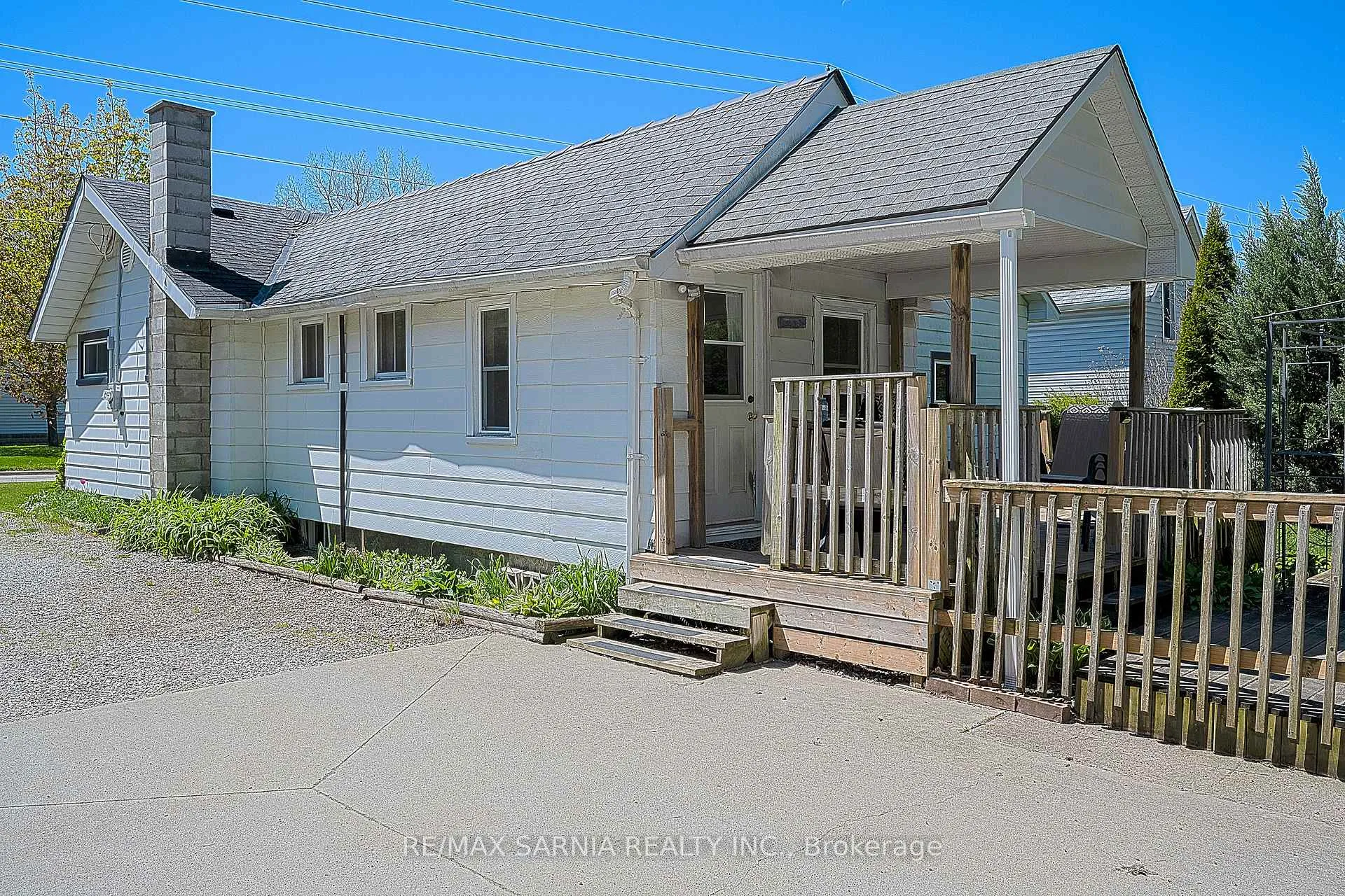 Photo 32 of 6238 Townsend Line, Lambton Shores, Forest — HOMEH