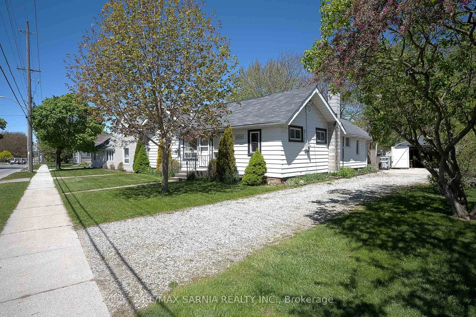 Photo 33 of 6238 Townsend Line, Lambton Shores, Forest — HOMEH