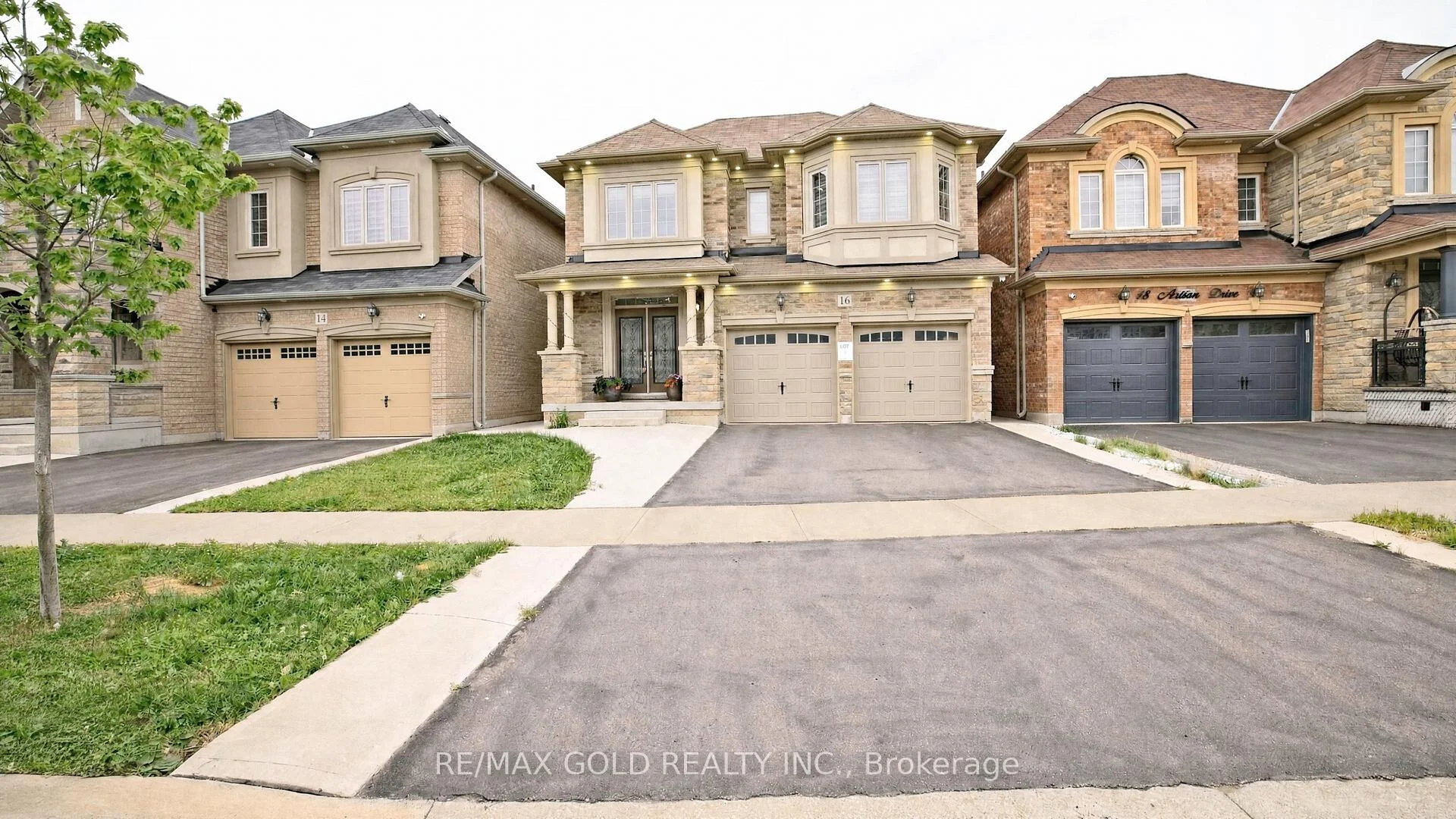 Photo 2 of 16 Action Drive, Brampton, Northwest Brampton — HOMEH
