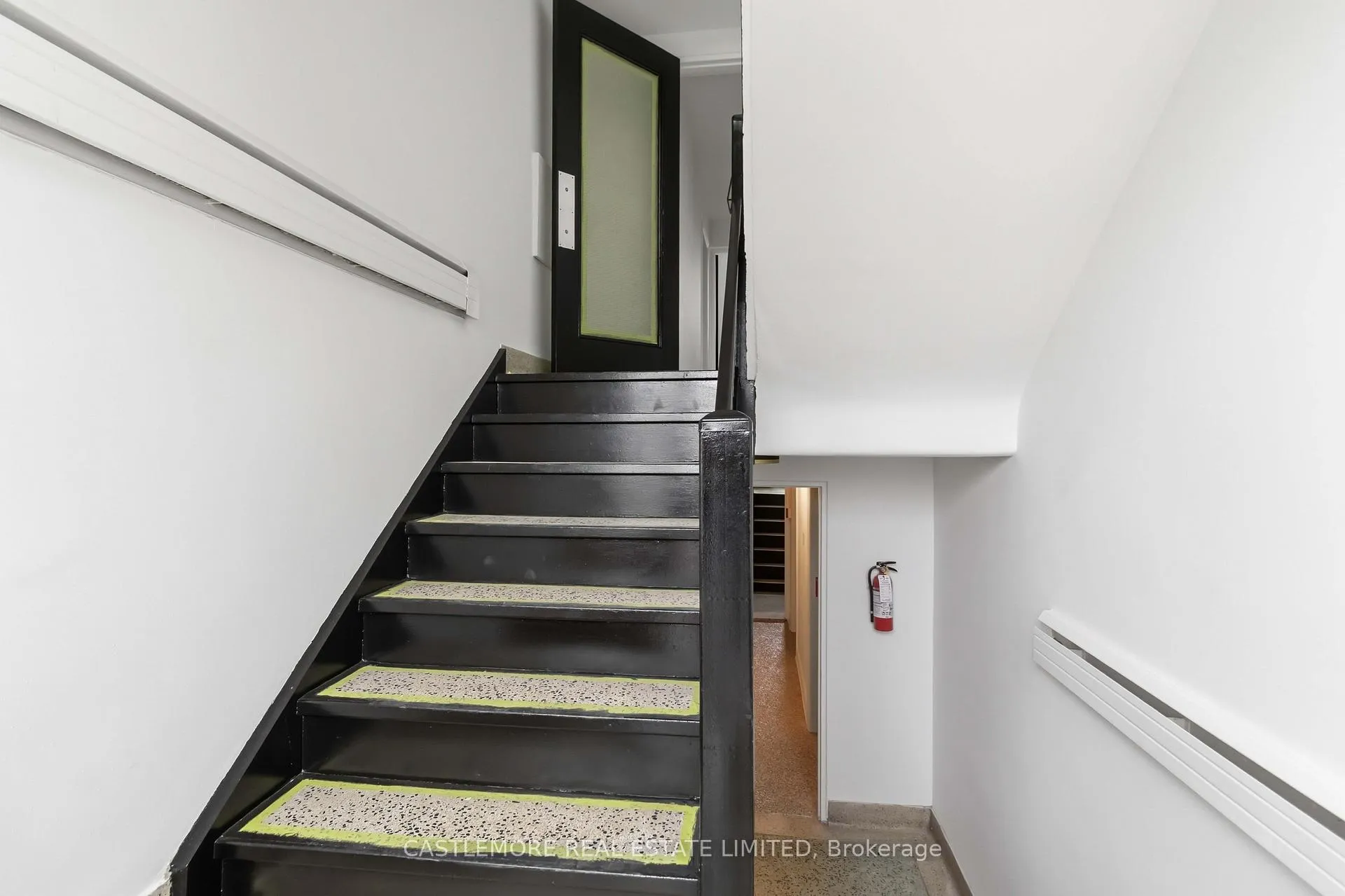 Photo 3 of 9 allenby Avenue, Etobicoke, Elms-Old Rexdale — HOMEH