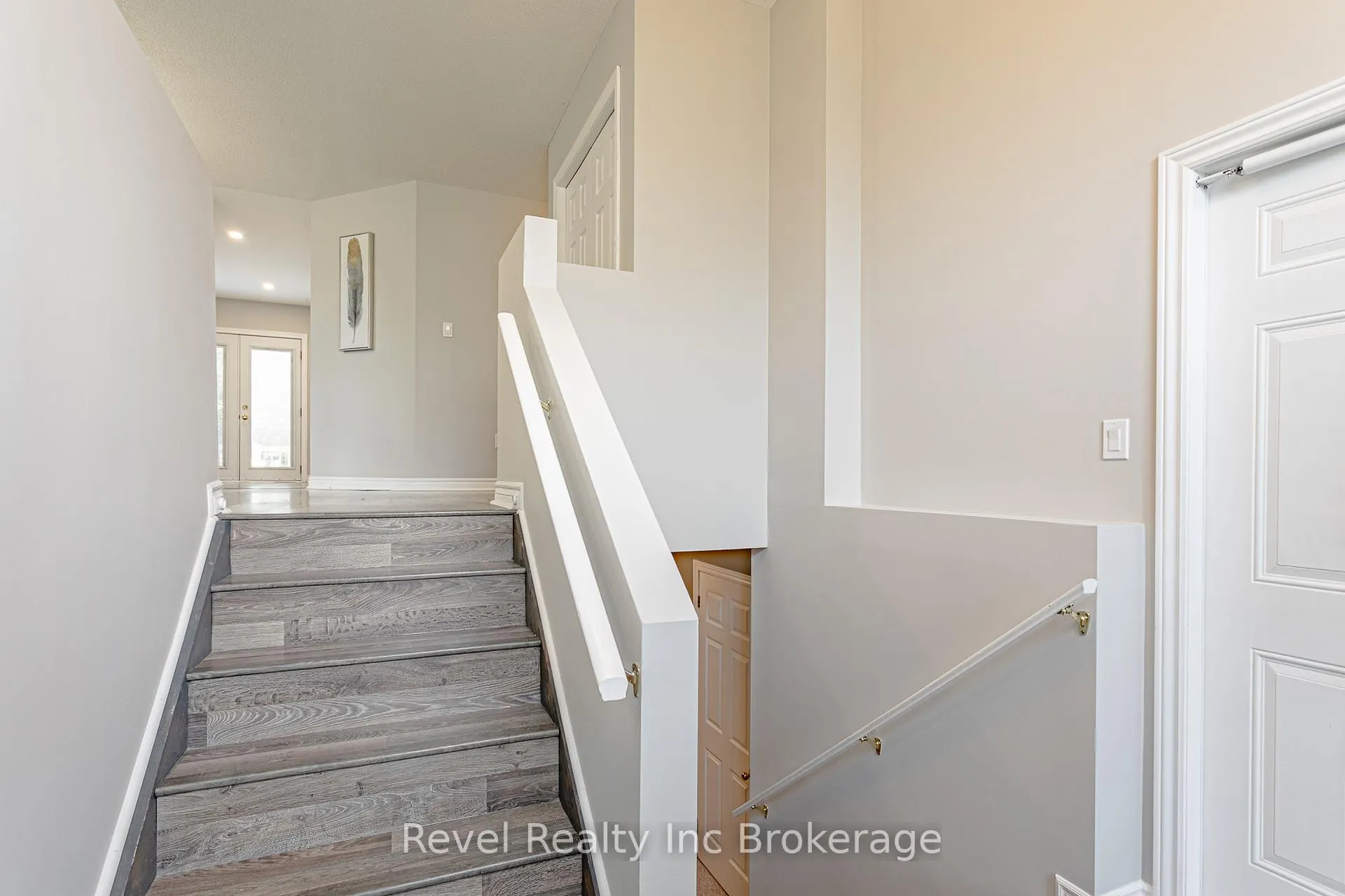 Photo 4 of 7 Childerhose Crescent, Brantford, Lynden Hills — HOMEH