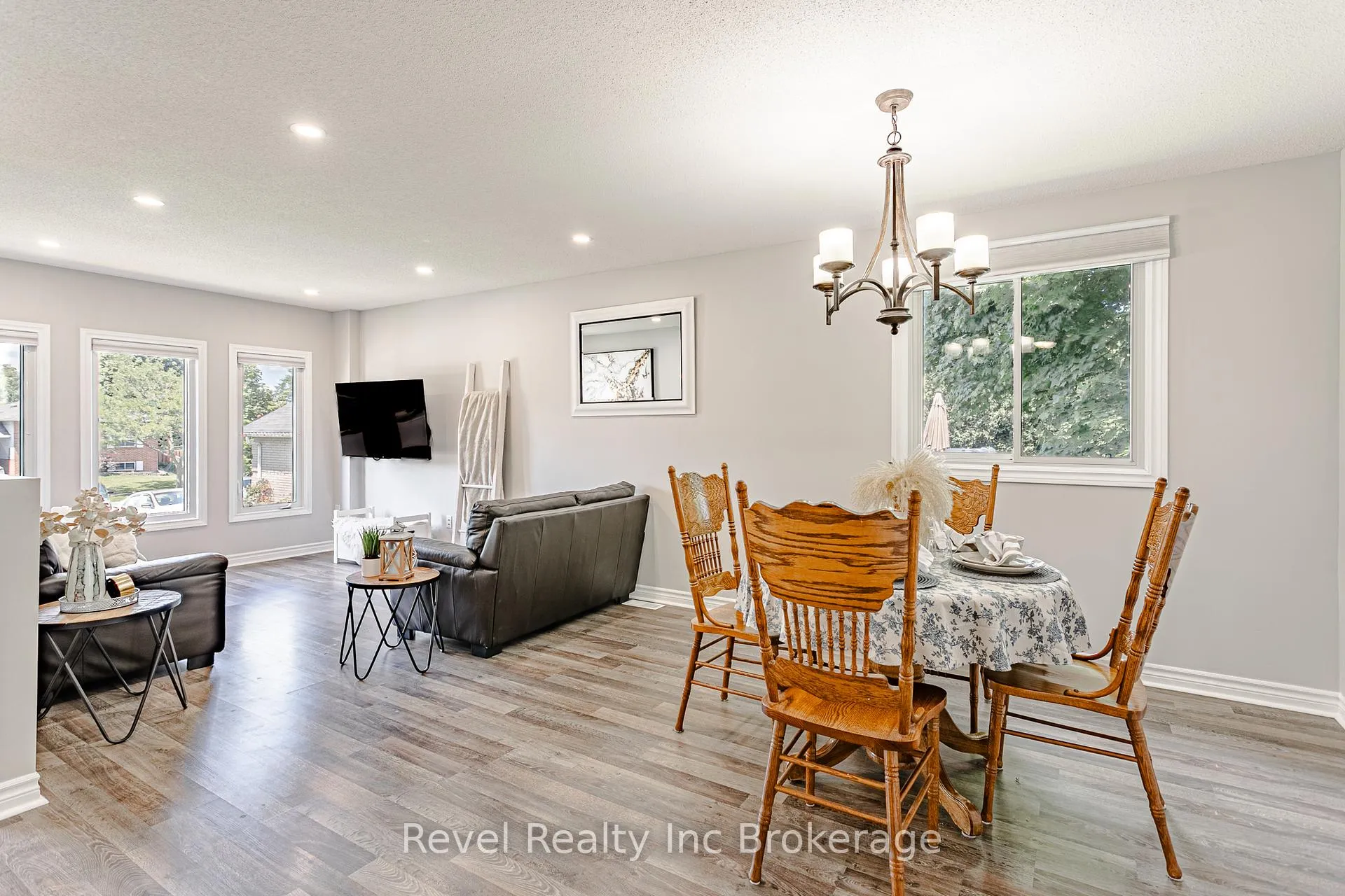 Photo 6 of 7 Childerhose Crescent, Brantford, Lynden Hills — HOMEH