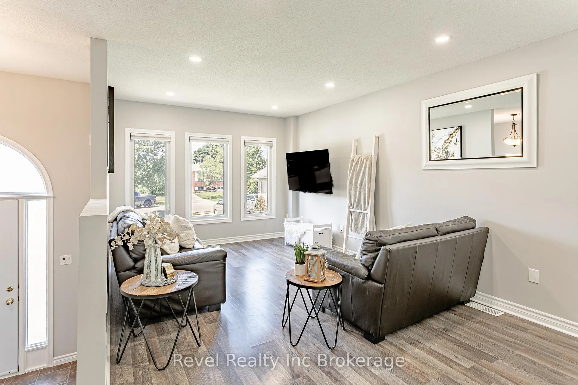 Photo 7 of 7 Childerhose Crescent, Brantford, Lynden Hills — HOMEH