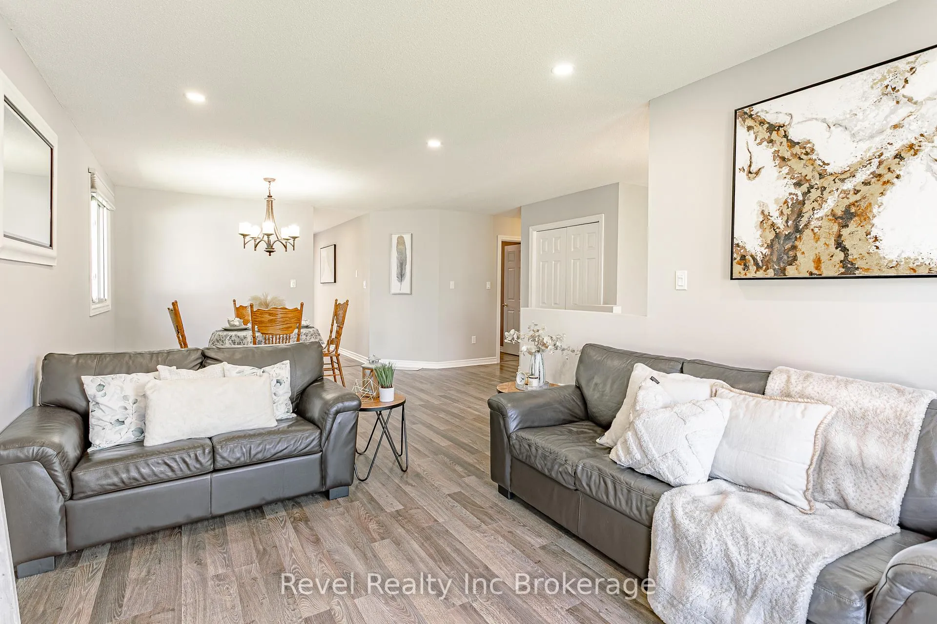 Photo 8 of 7 Childerhose Crescent, Brantford, Lynden Hills — HOMEH