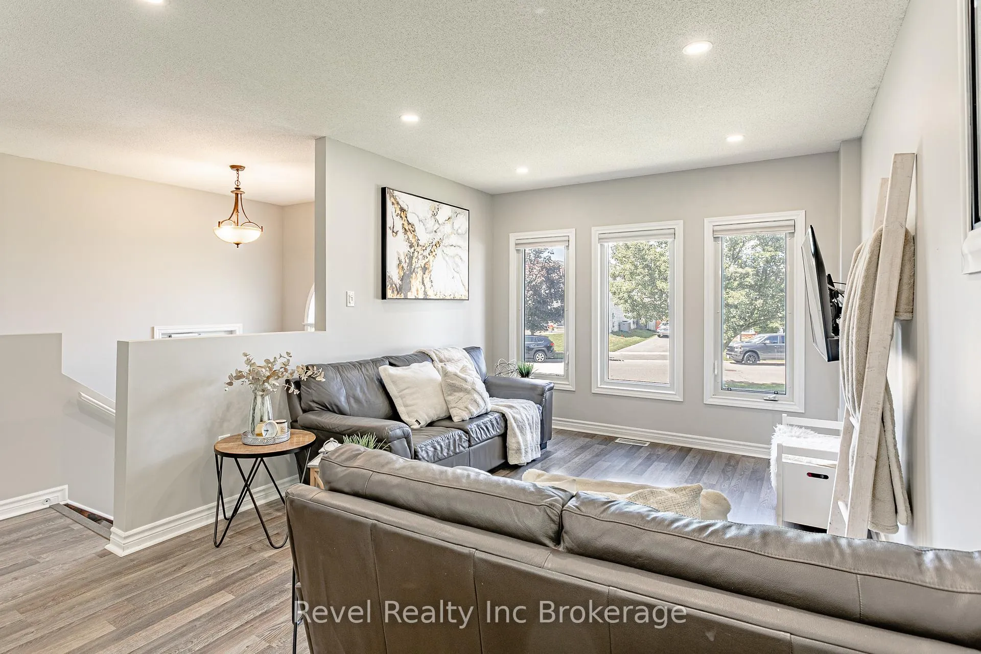 Photo 9 of 7 Childerhose Crescent, Brantford, Lynden Hills — HOMEH