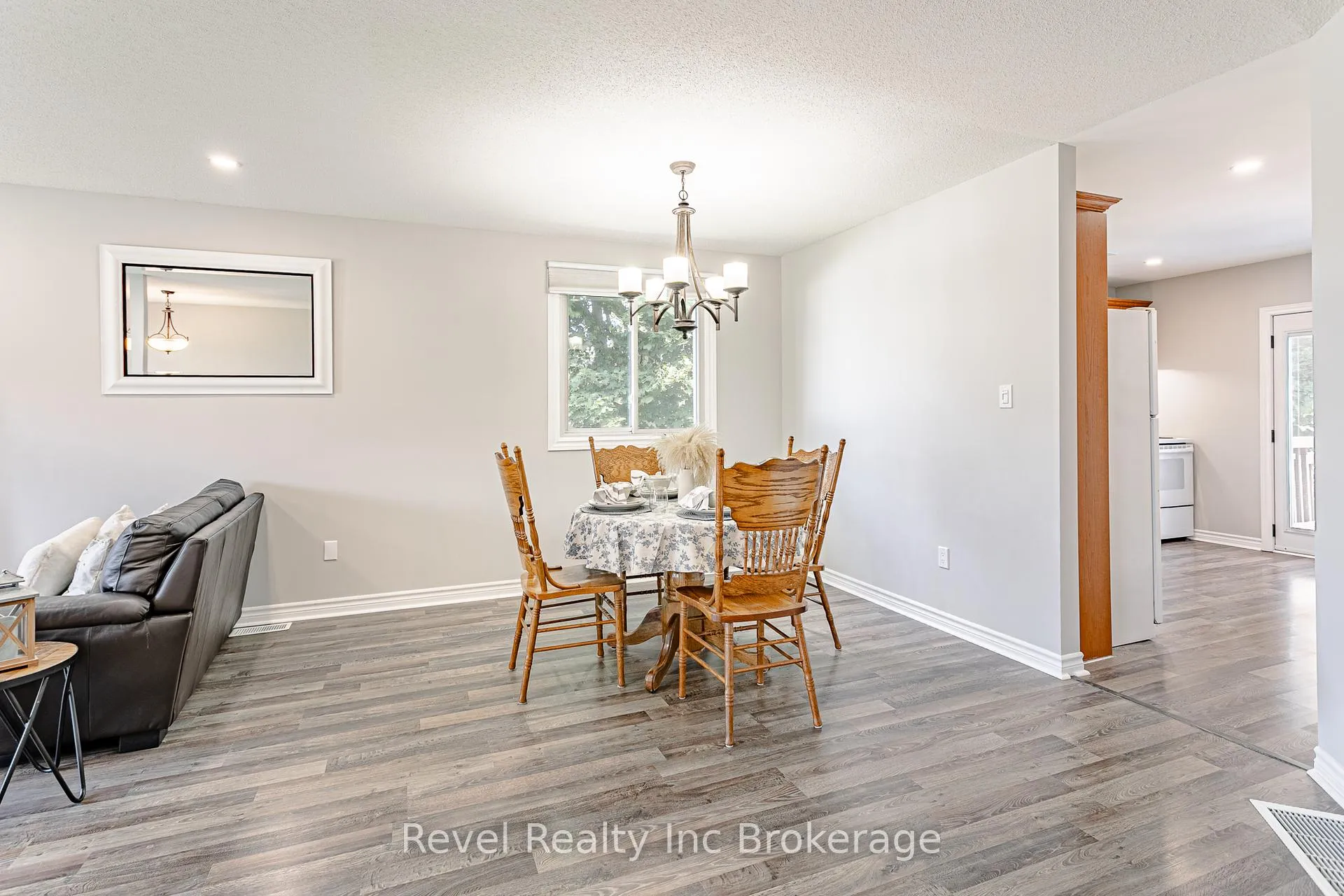 Photo 10 of 7 Childerhose Crescent, Brantford, Lynden Hills — HOMEH